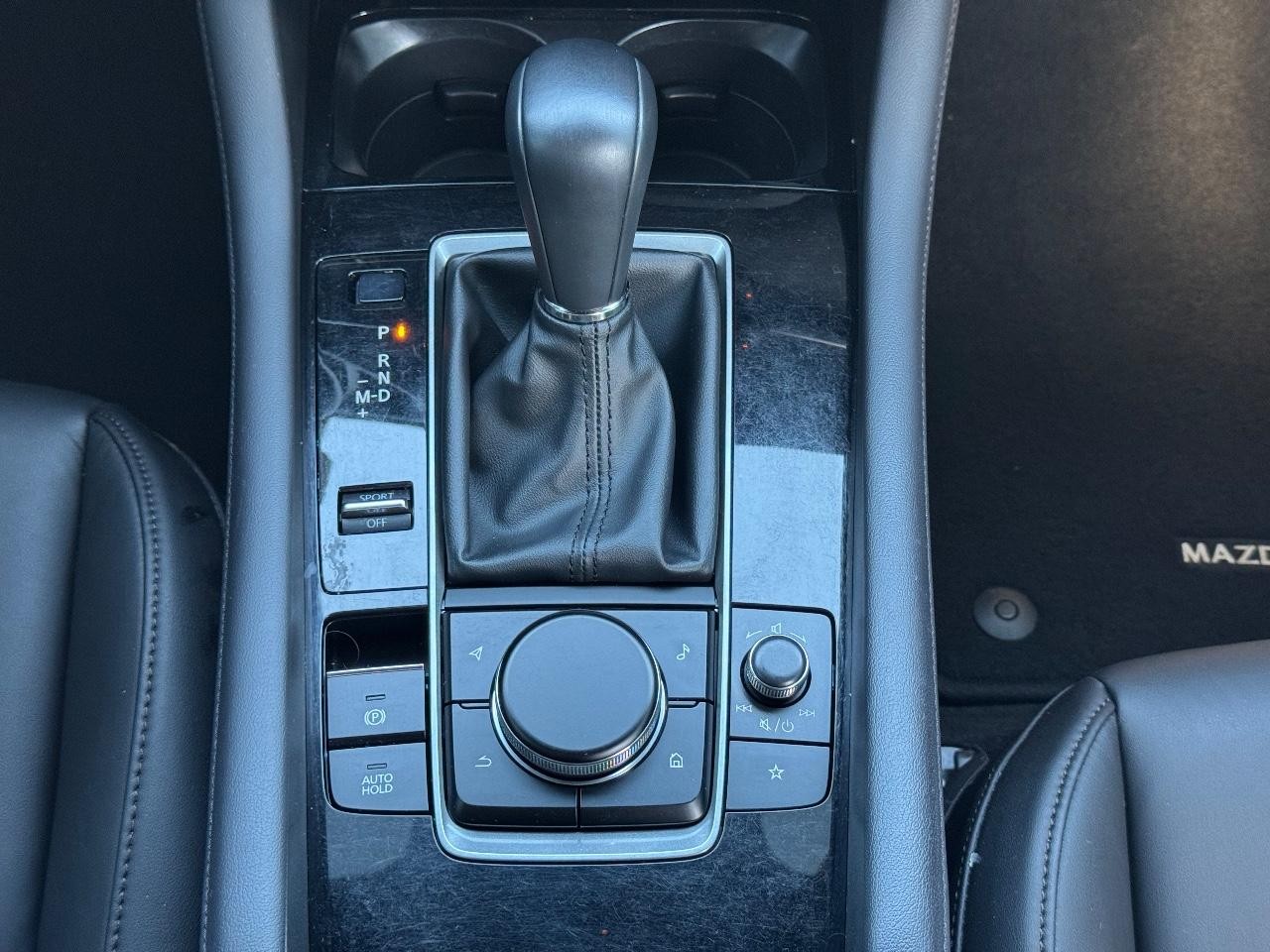 Mazda Mazda3 Hatchback Vehicle Full-screen Gallery Image 15