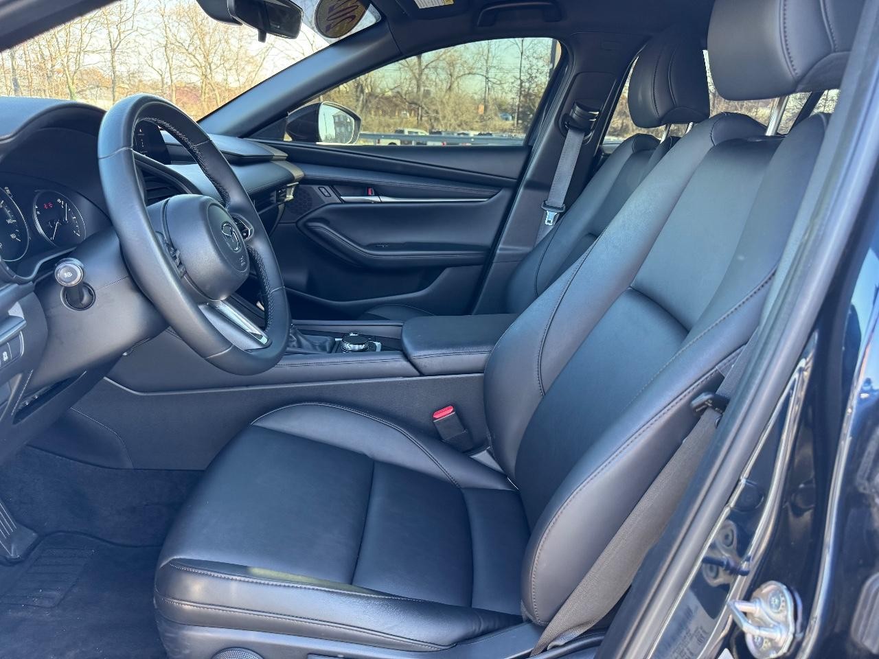 Mazda Mazda3 Hatchback Vehicle Full-screen Gallery Image 17