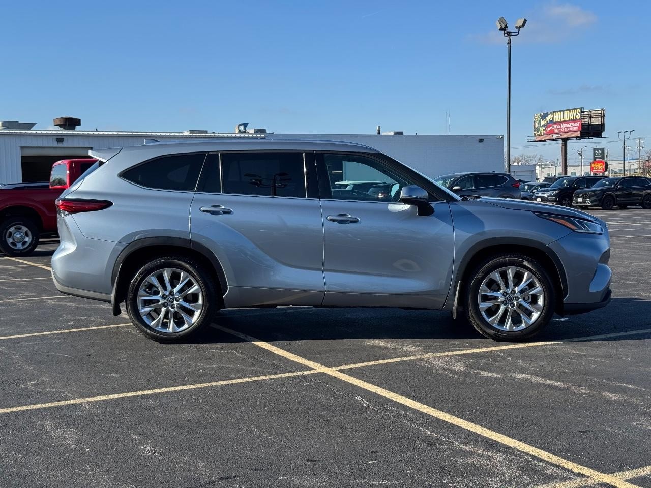 Toyota Highlander Vehicle Full-screen Gallery Image 02