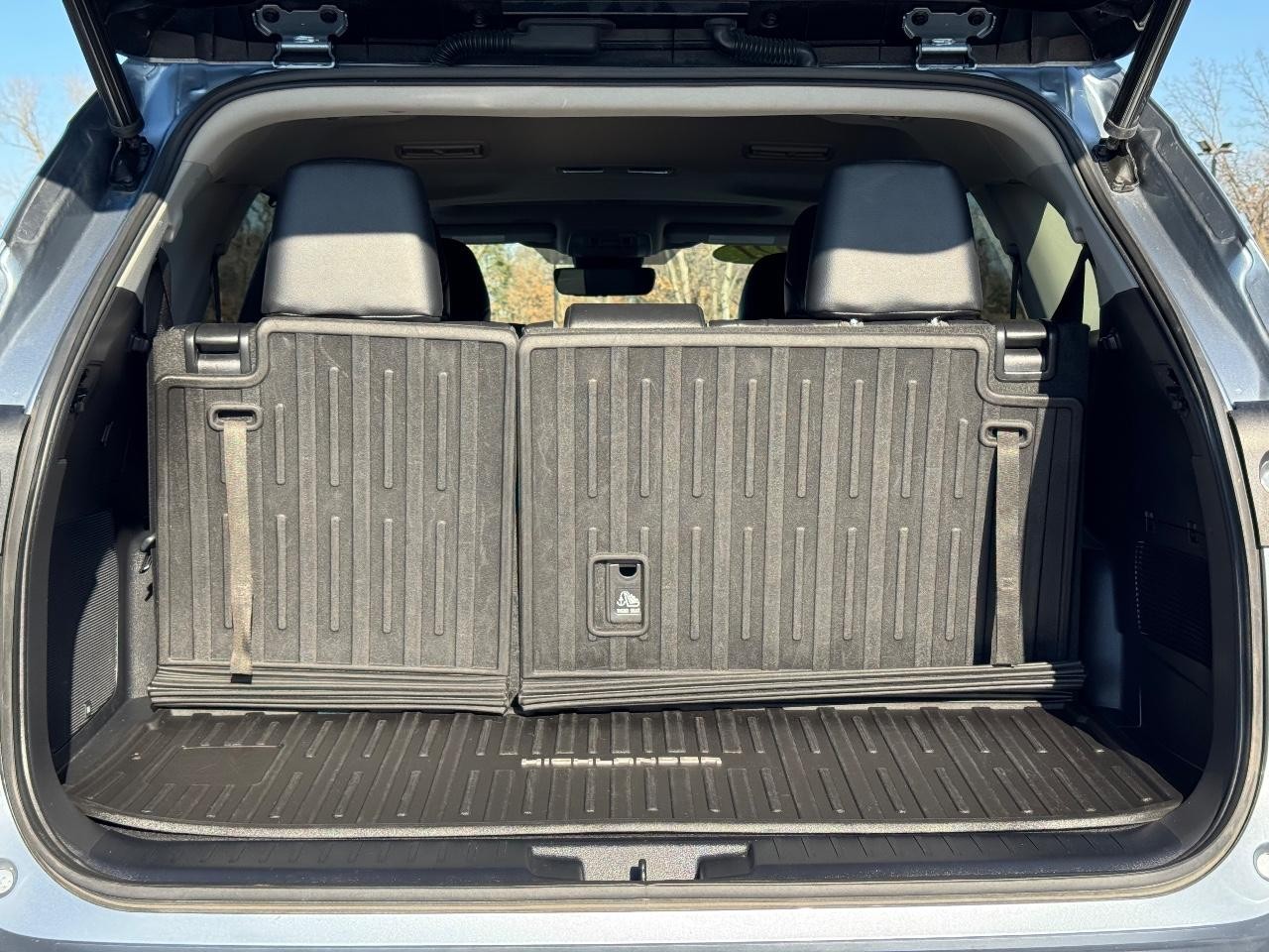 Toyota Highlander Vehicle Full-screen Gallery Image 04