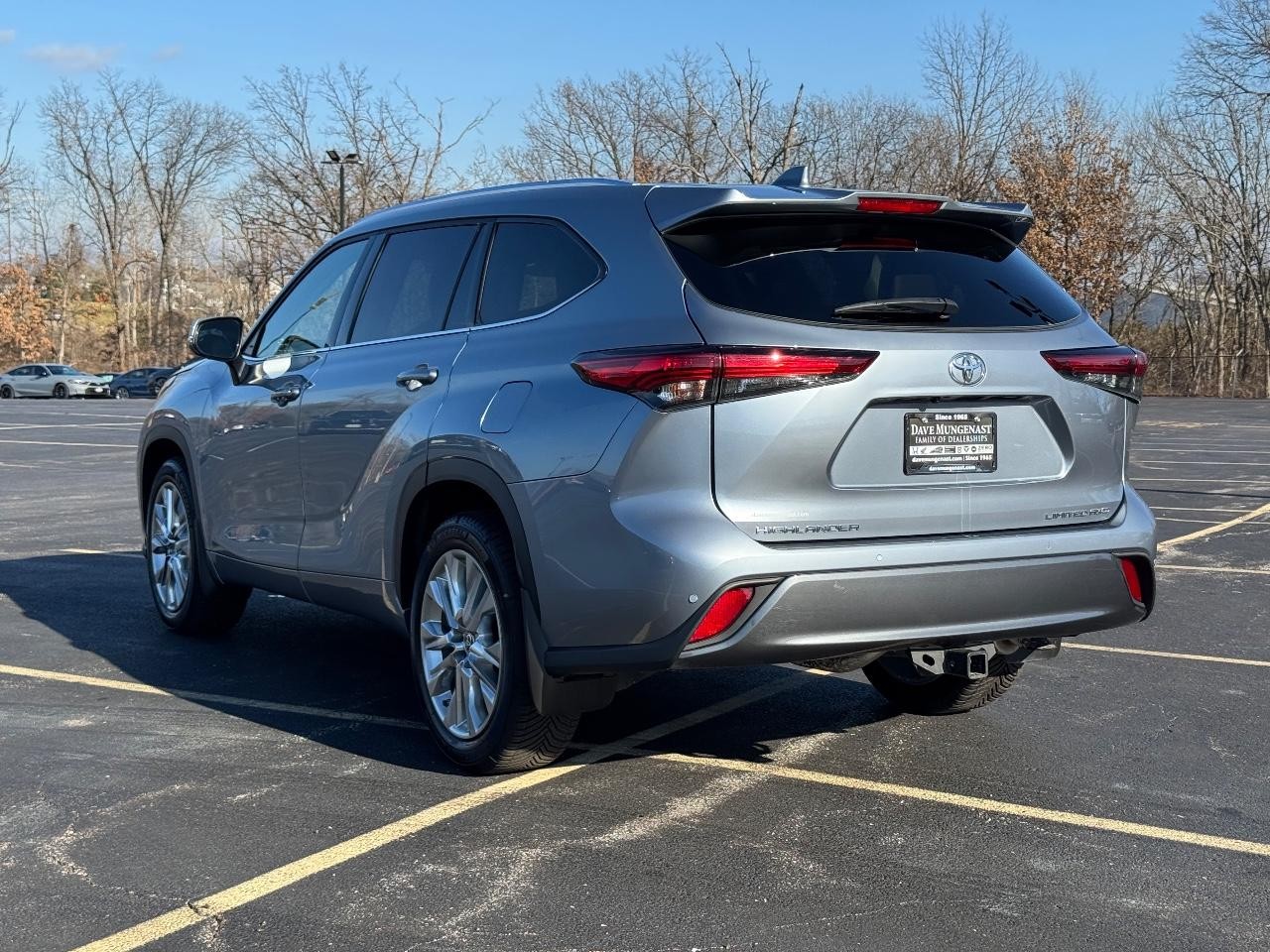 Toyota Highlander Vehicle Full-screen Gallery Image 06
