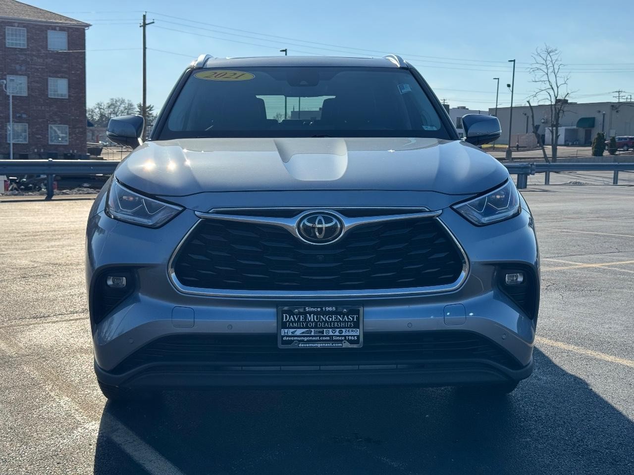 Toyota Highlander Vehicle Full-screen Gallery Image 09