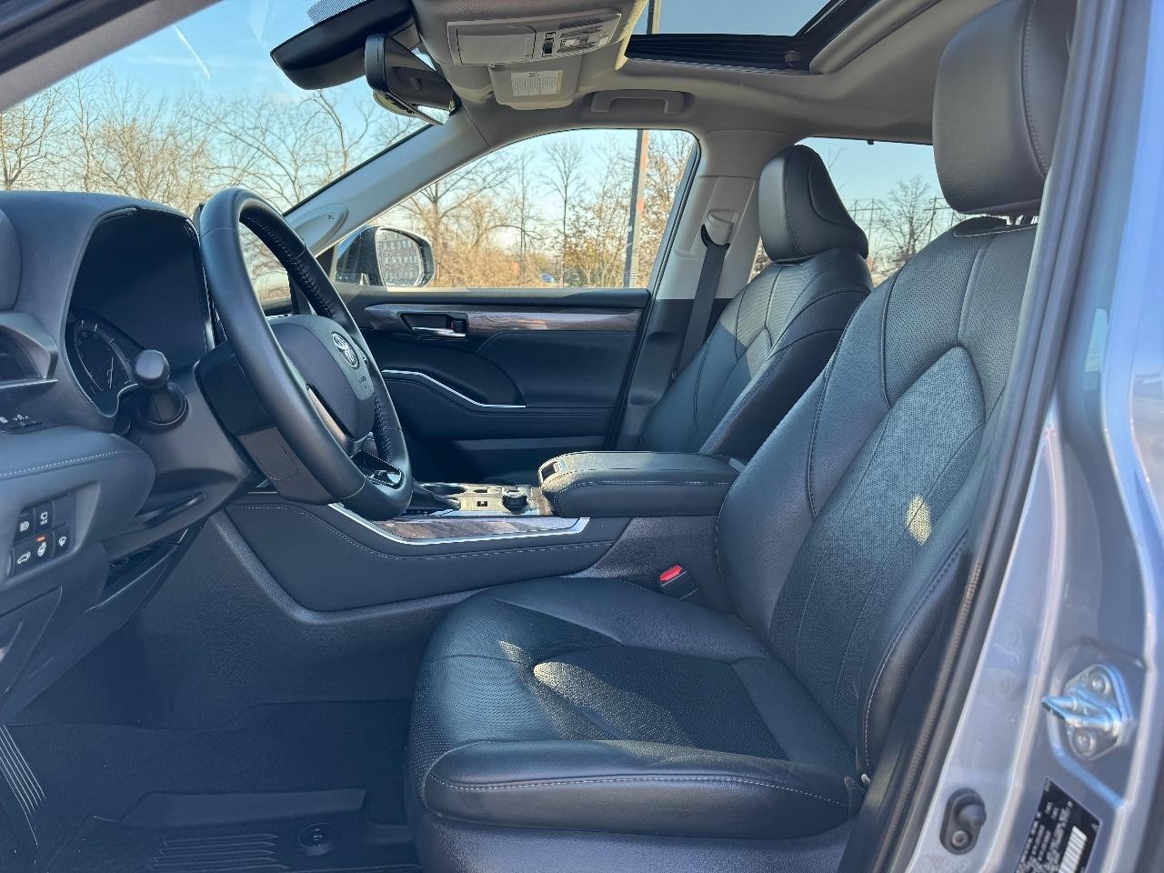 Toyota Highlander Vehicle Full-screen Gallery Image 18