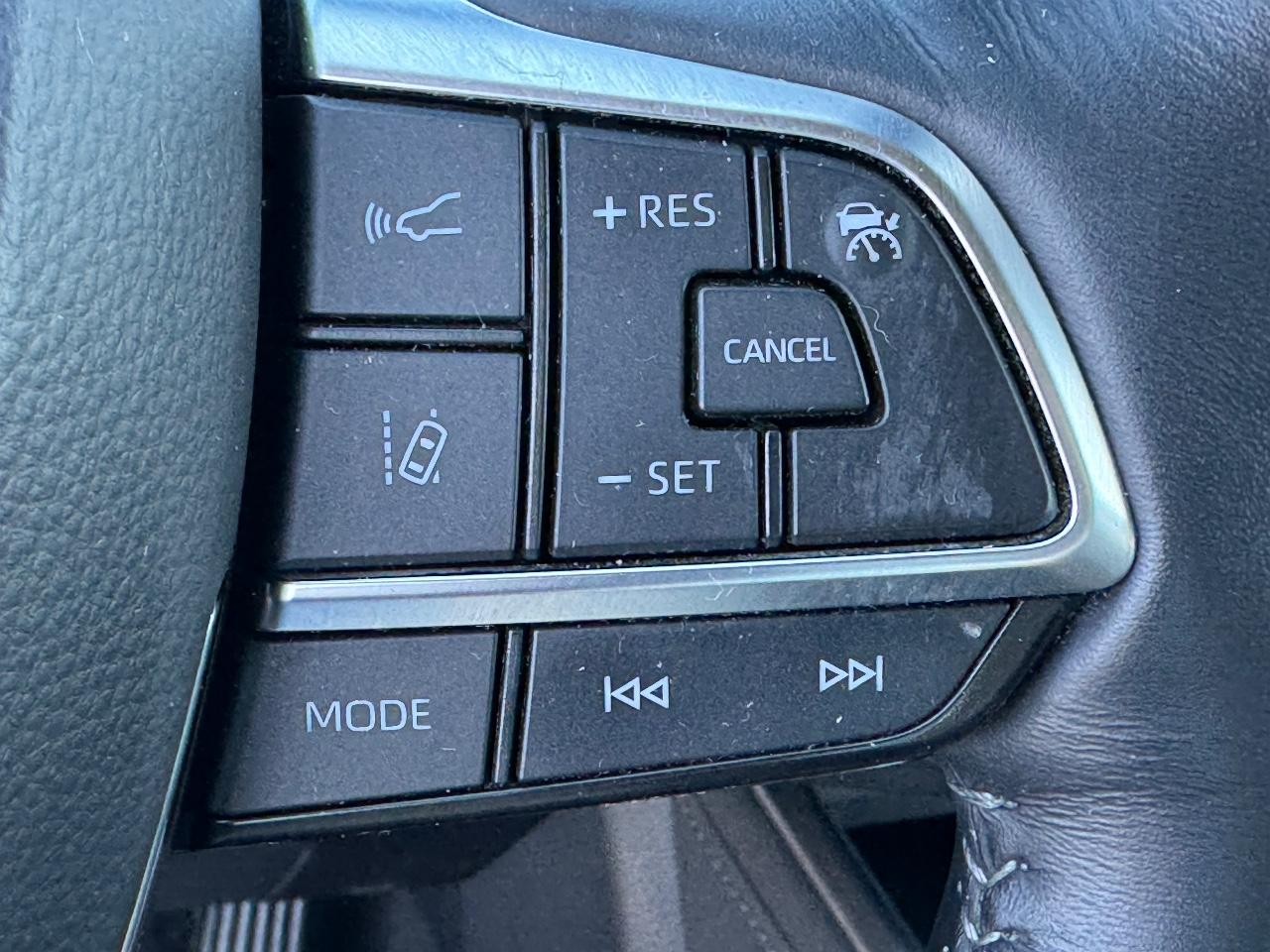 Toyota Highlander Vehicle Full-screen Gallery Image 22