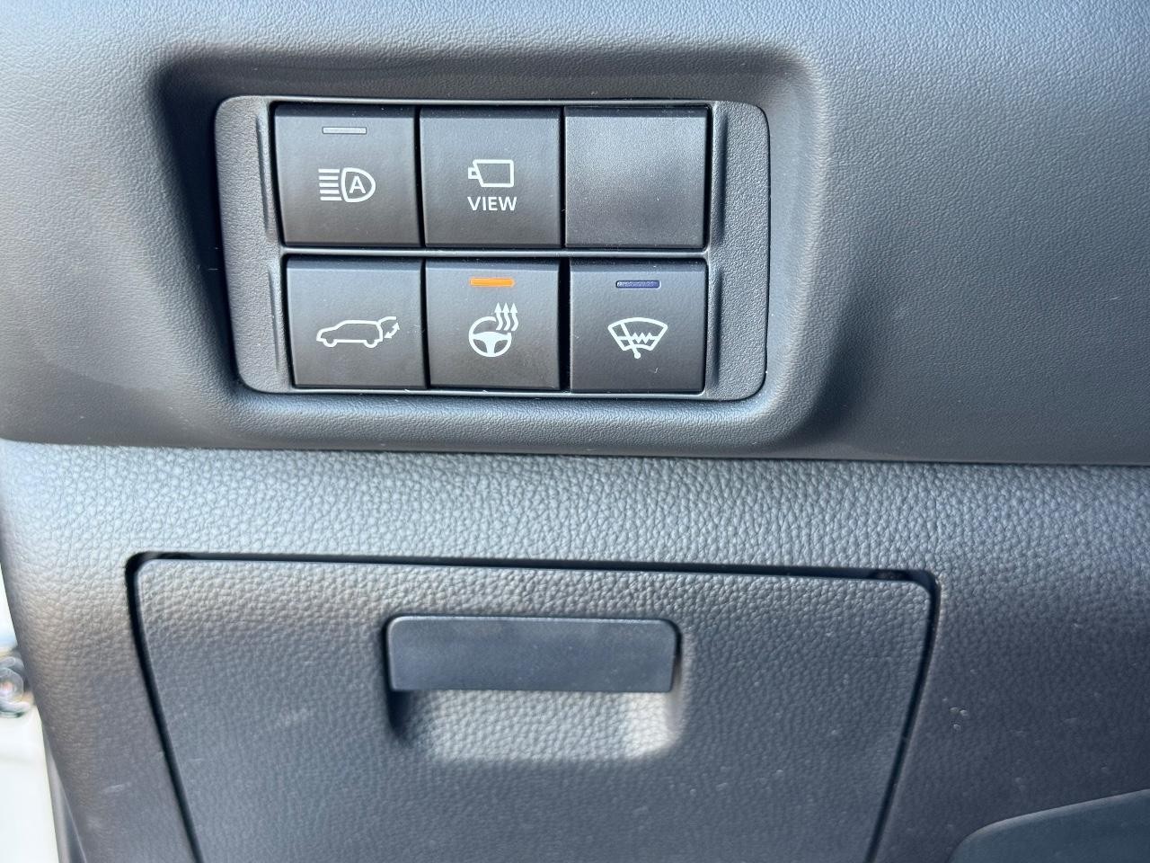 Toyota Highlander Vehicle Full-screen Gallery Image 23