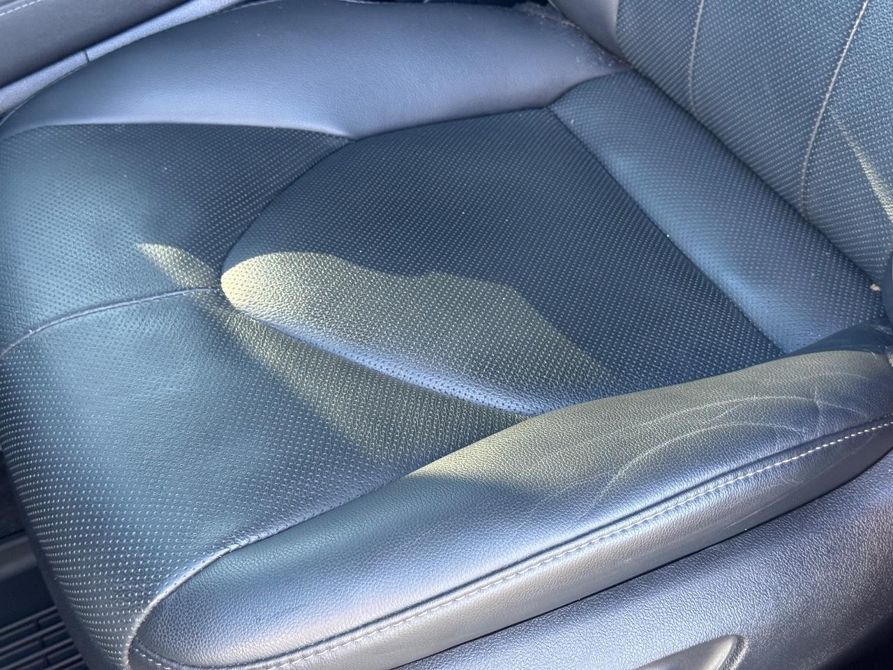 Toyota Highlander Vehicle Full-screen Gallery Image 27