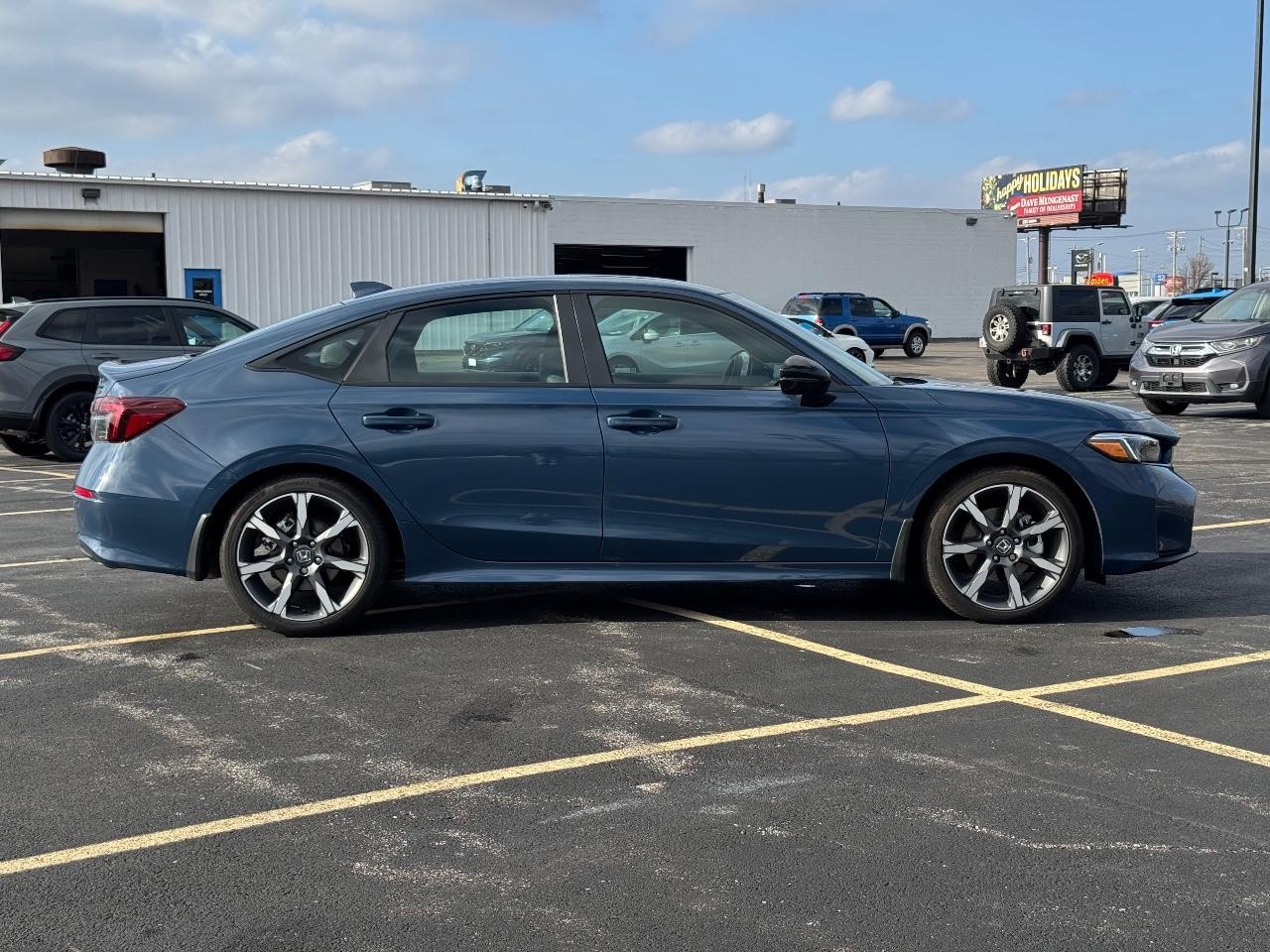 Honda Civic Sedan Hybrid Vehicle Full-screen Gallery Image 02