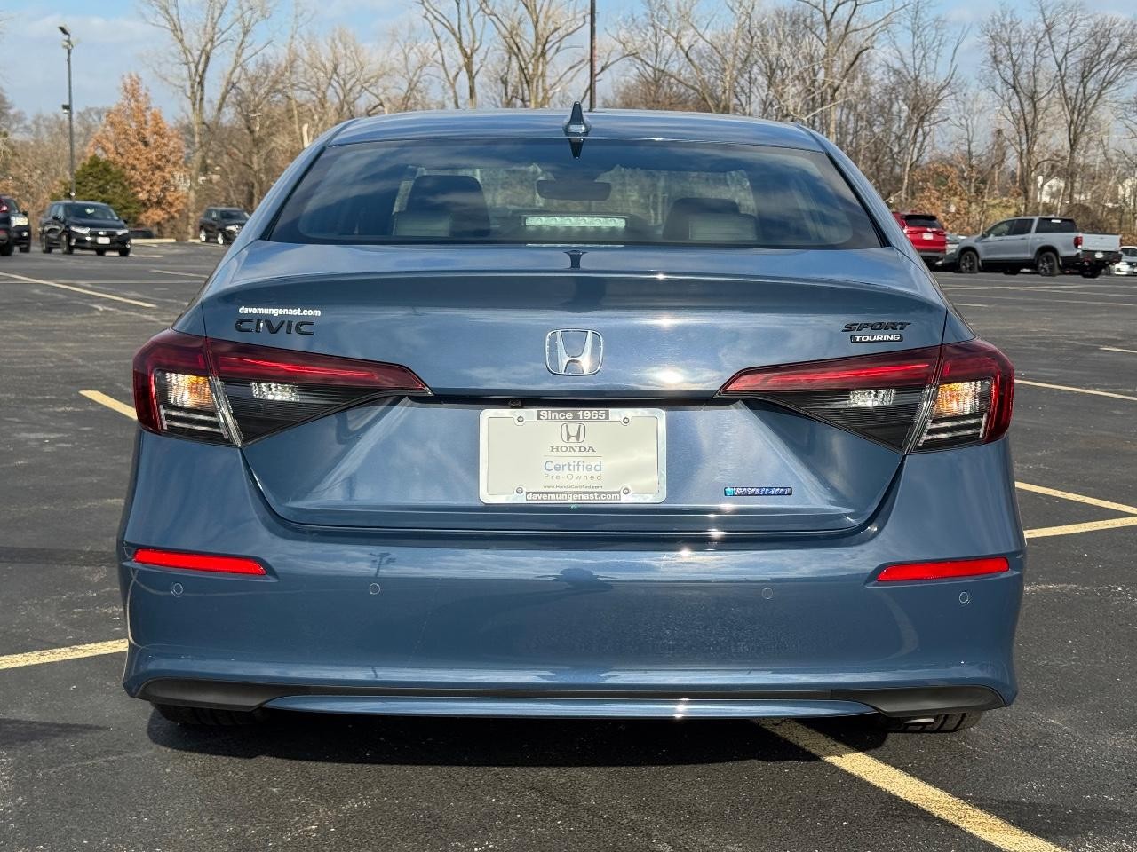 Honda Civic Sedan Hybrid Vehicle Full-screen Gallery Image 05