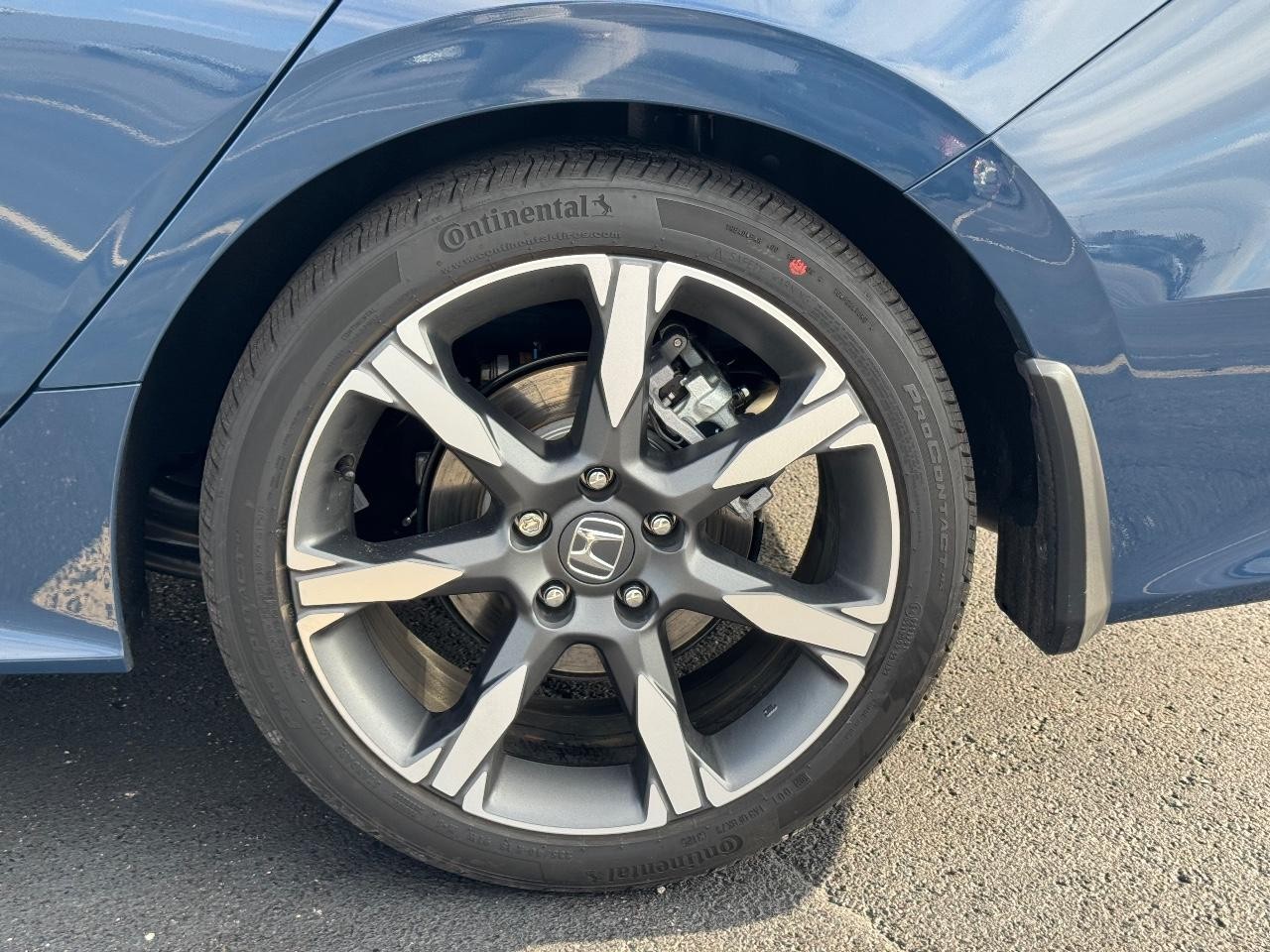 Honda Civic Sedan Hybrid Vehicle Full-screen Gallery Image 07