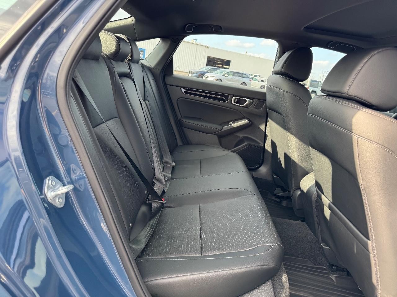 Honda Civic Sedan Hybrid Vehicle Full-screen Gallery Image 10