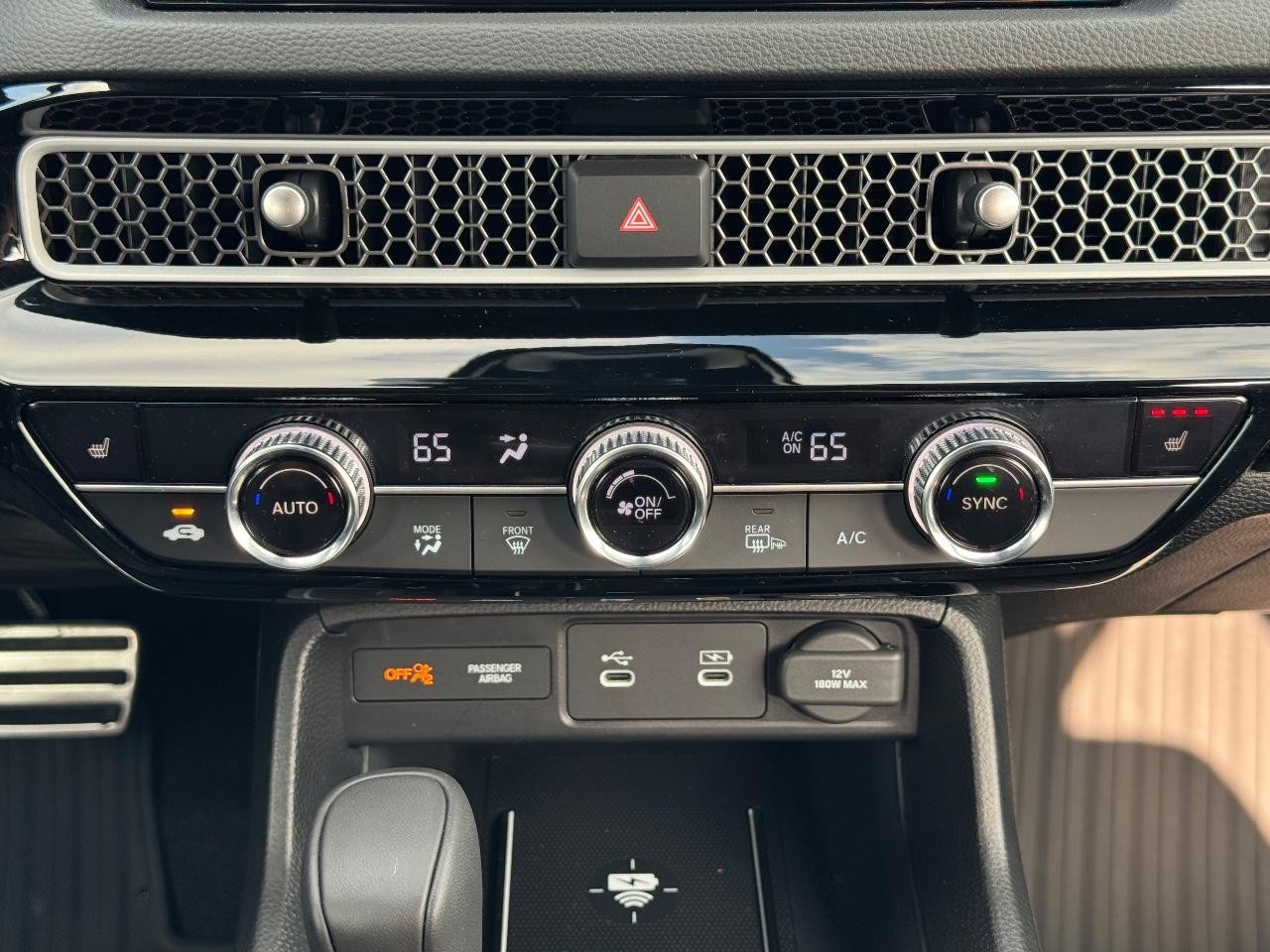 Honda Civic Sedan Hybrid Vehicle Full-screen Gallery Image 14