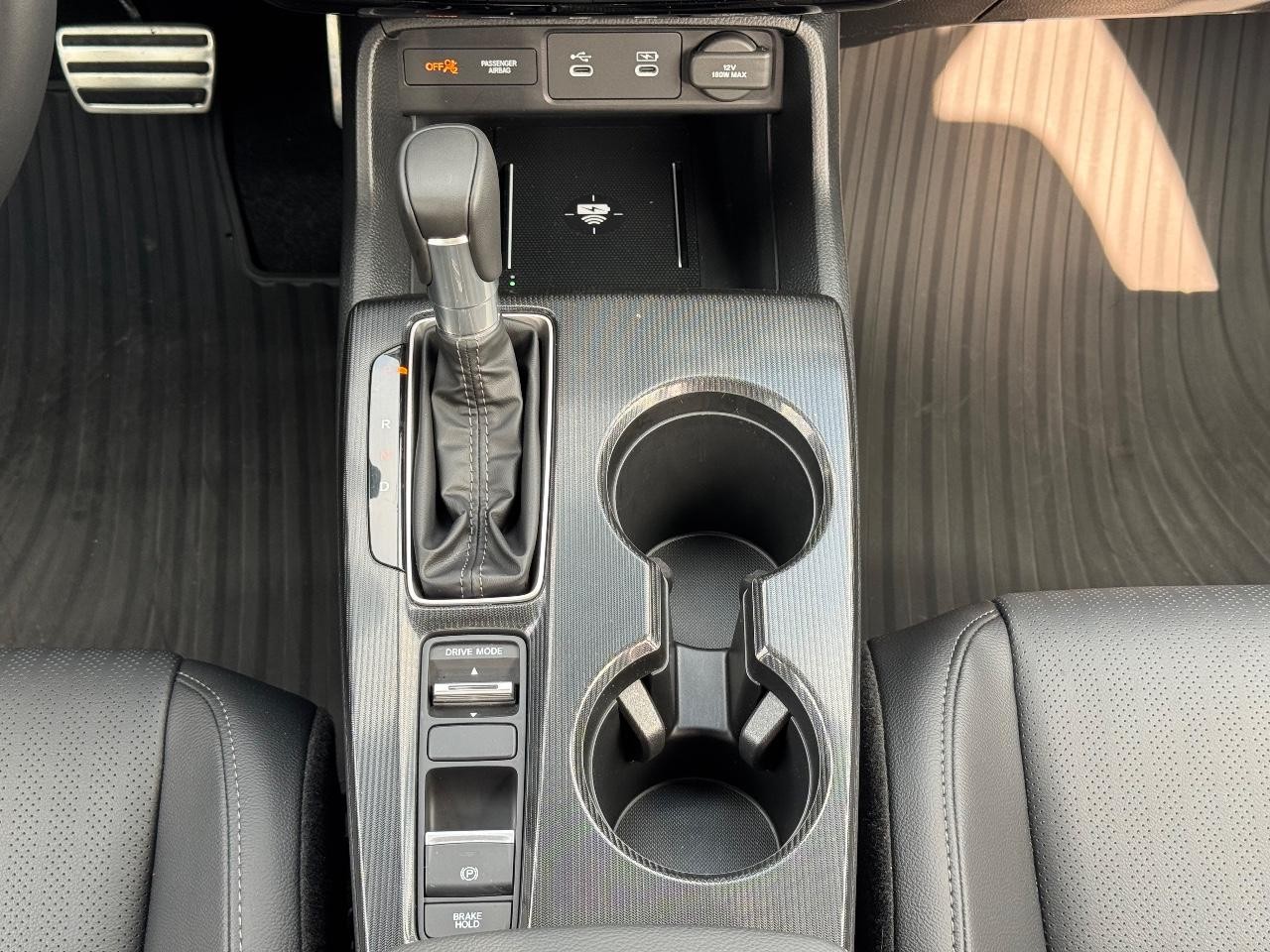 Honda Civic Sedan Hybrid Vehicle Full-screen Gallery Image 15