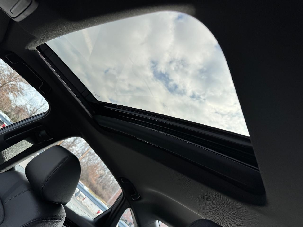 Honda Civic Sedan Hybrid Vehicle Full-screen Gallery Image 18