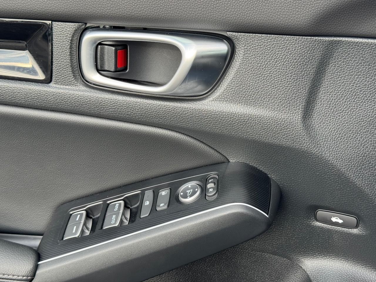 Honda Civic Sedan Hybrid Vehicle Full-screen Gallery Image 25