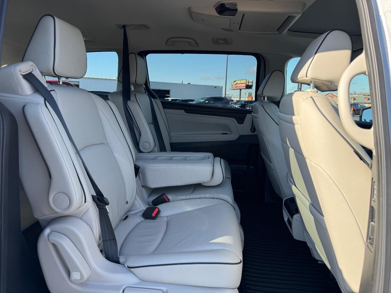 Honda Odyssey Vehicle Full-screen Gallery Image 10