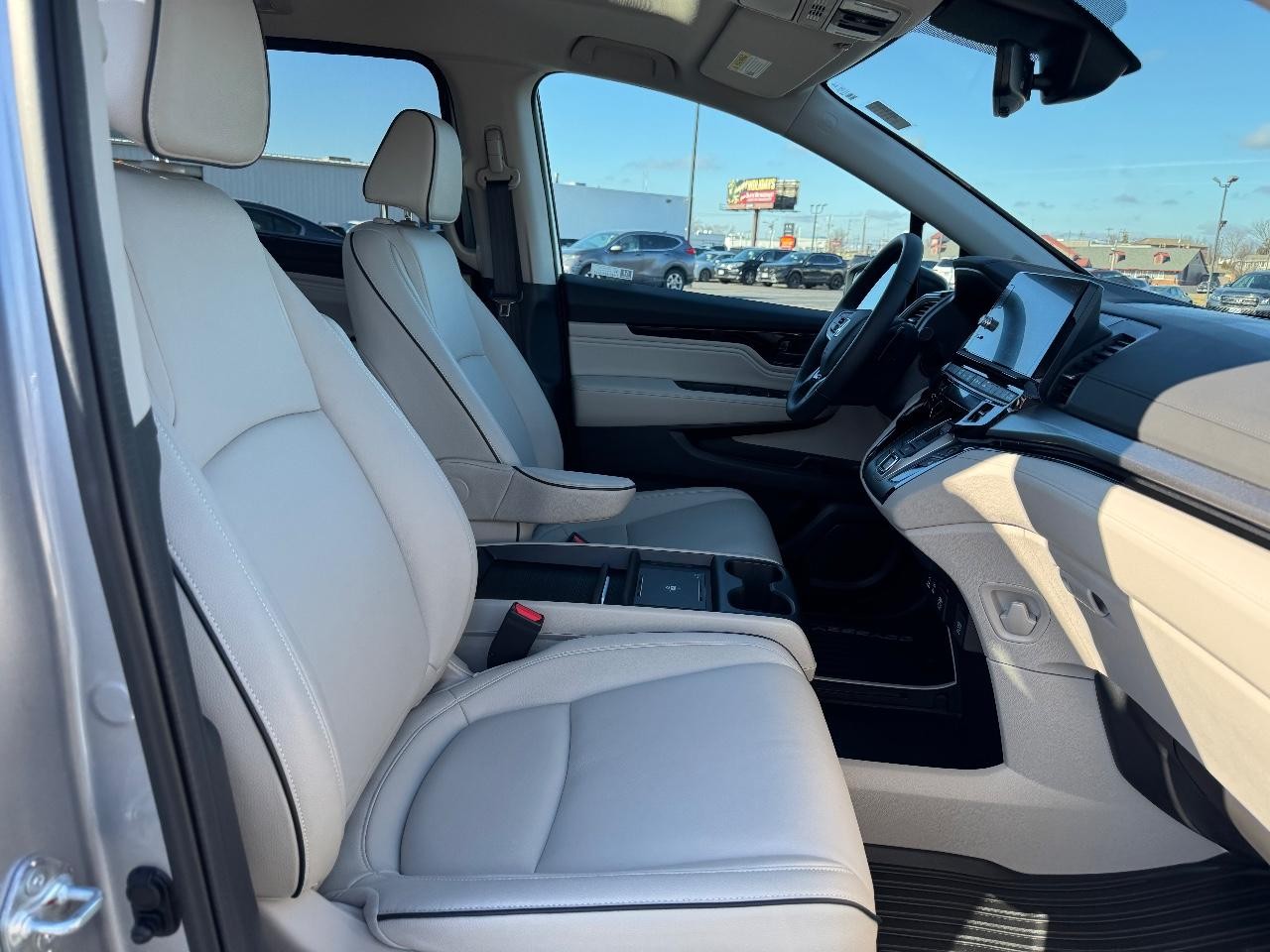 Honda Odyssey Vehicle Full-screen Gallery Image 18