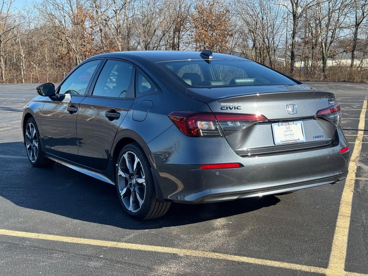 Honda Civic Sedan Hybrid Vehicle Full-screen Gallery Image 06