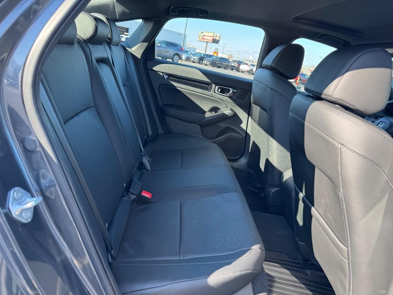 Honda Civic Sedan Hybrid Vehicle Full-screen Gallery Image 10