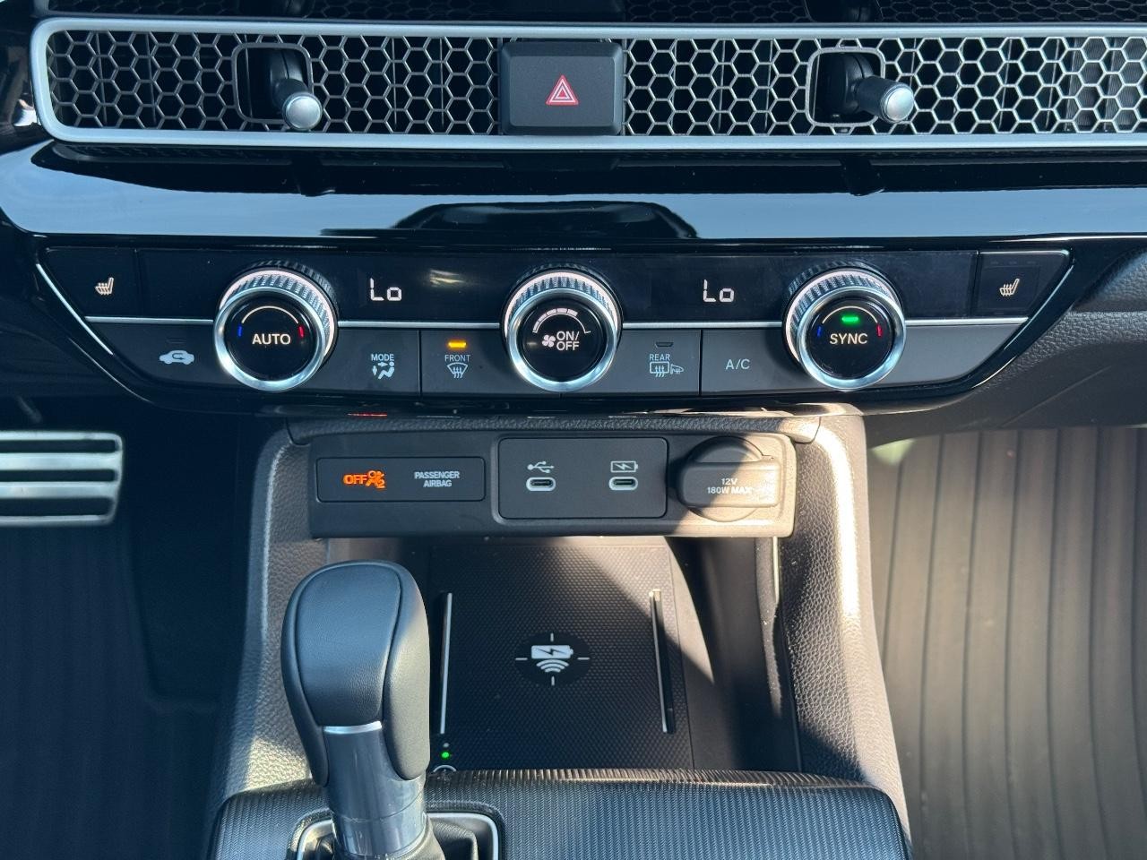 Honda Civic Sedan Hybrid Vehicle Full-screen Gallery Image 14