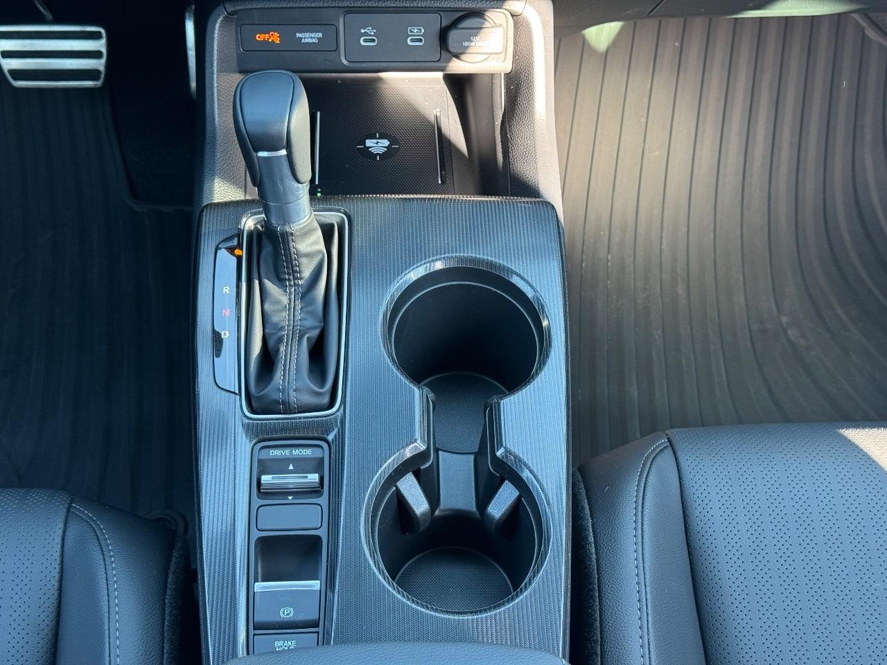 Honda Civic Sedan Hybrid Vehicle Full-screen Gallery Image 15