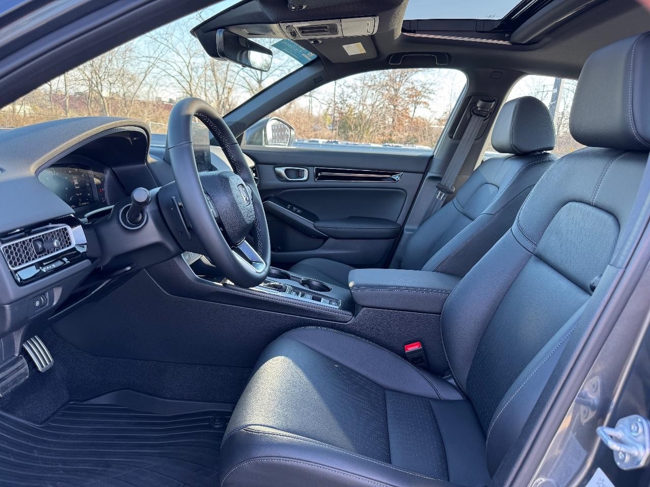 Honda Civic Sedan Hybrid Vehicle Full-screen Gallery Image 17