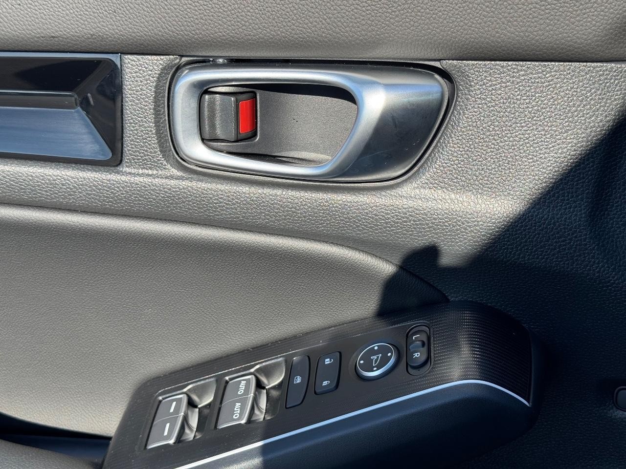 Honda Civic Sedan Hybrid Vehicle Full-screen Gallery Image 25