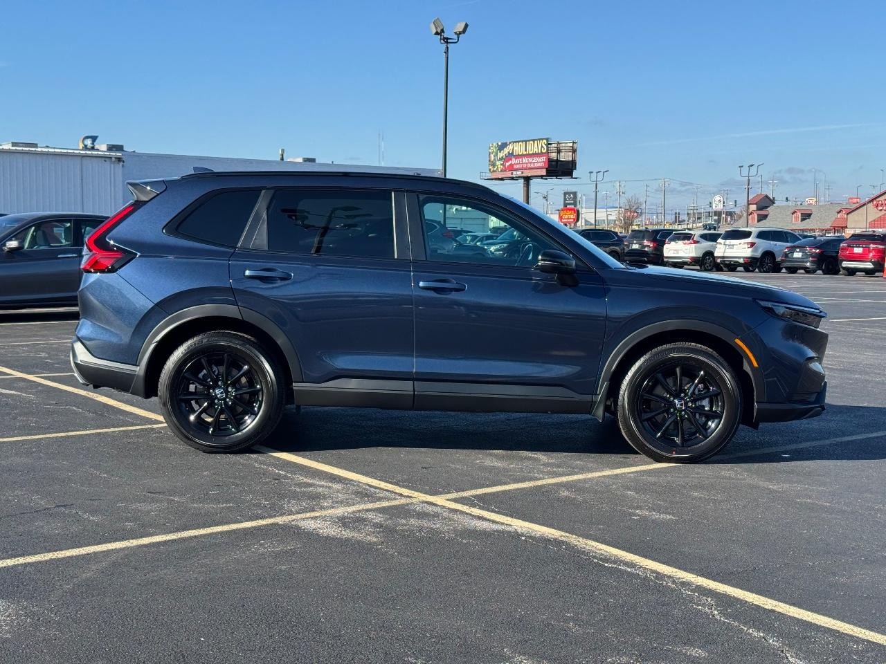 Honda CR-V Hybrid Vehicle Full-screen Gallery Image 02