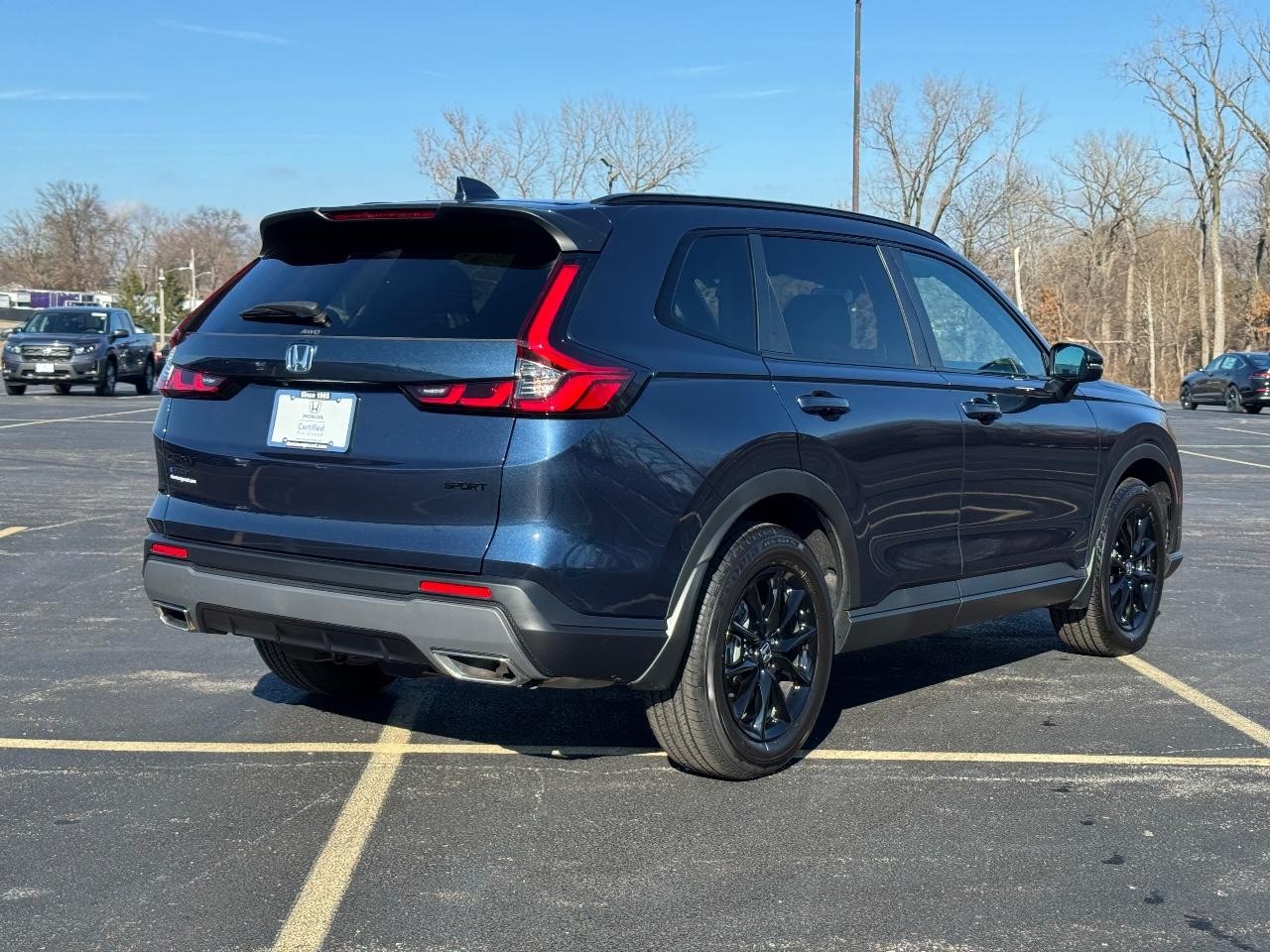 Honda CR-V Hybrid Vehicle Full-screen Gallery Image 03