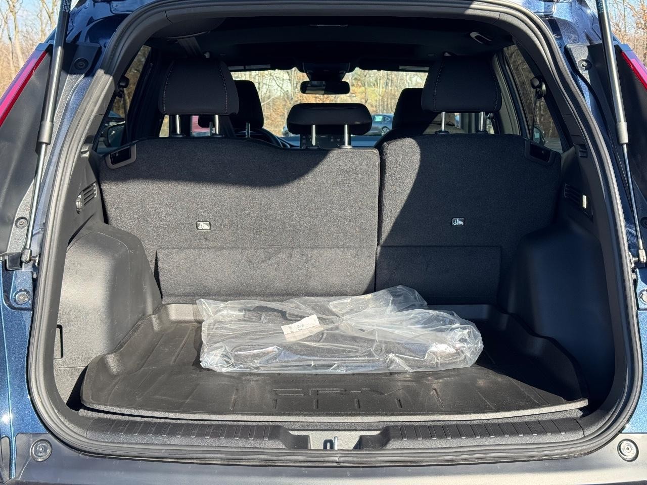 Honda CR-V Hybrid Vehicle Full-screen Gallery Image 04