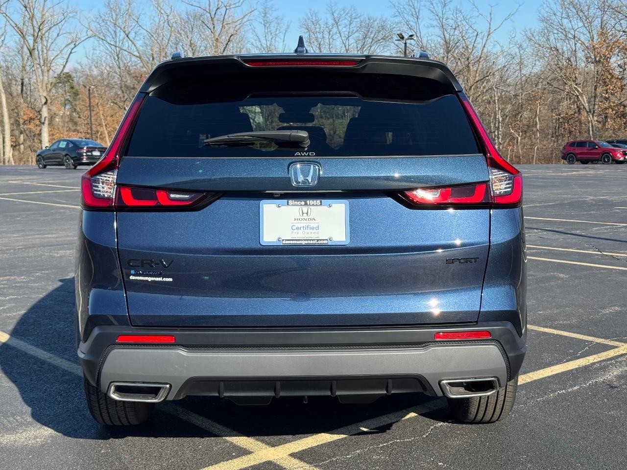 Honda CR-V Hybrid Vehicle Full-screen Gallery Image 05