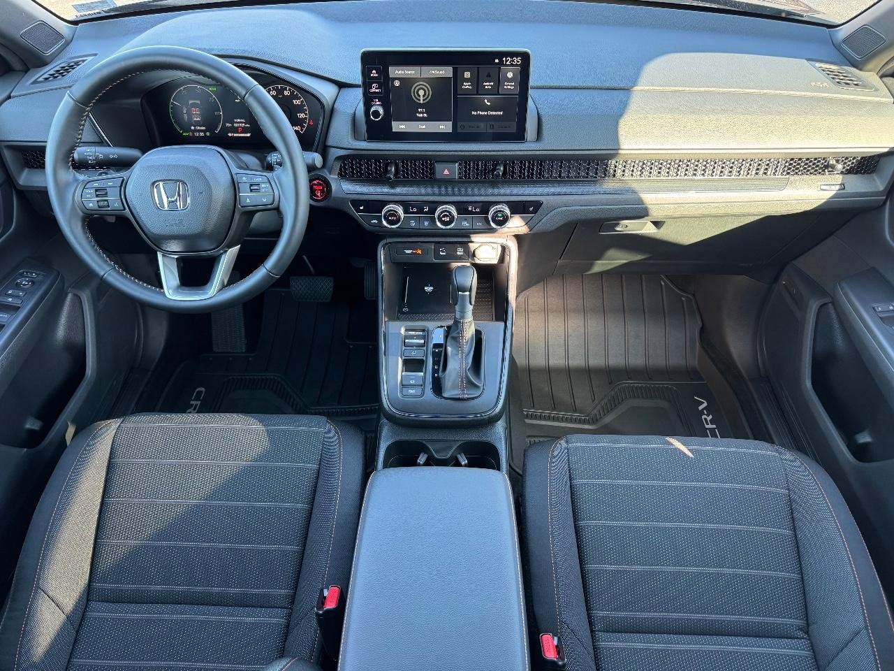 Honda CR-V Hybrid Vehicle Full-screen Gallery Image 11