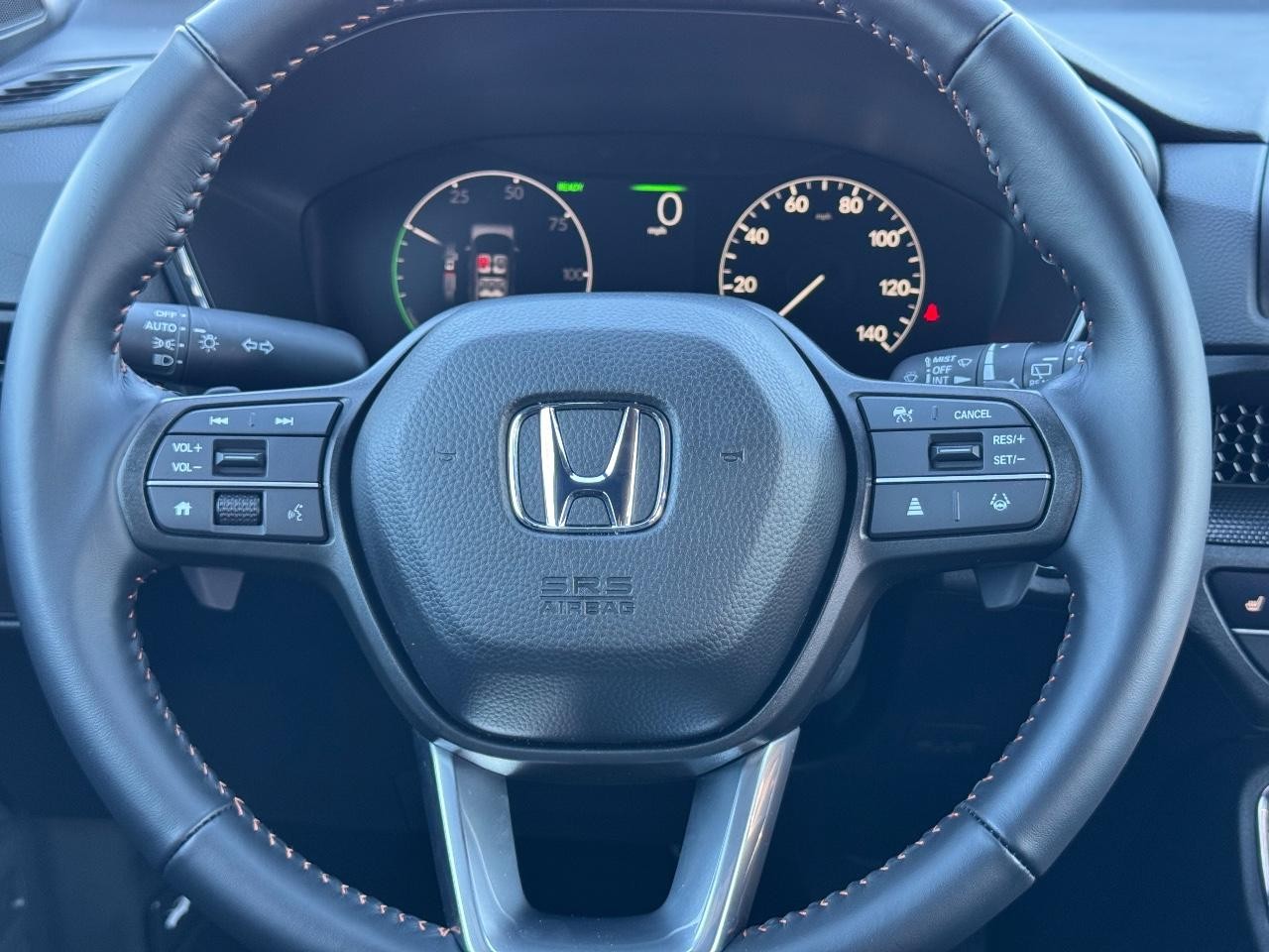 Honda CR-V Hybrid Vehicle Full-screen Gallery Image 12