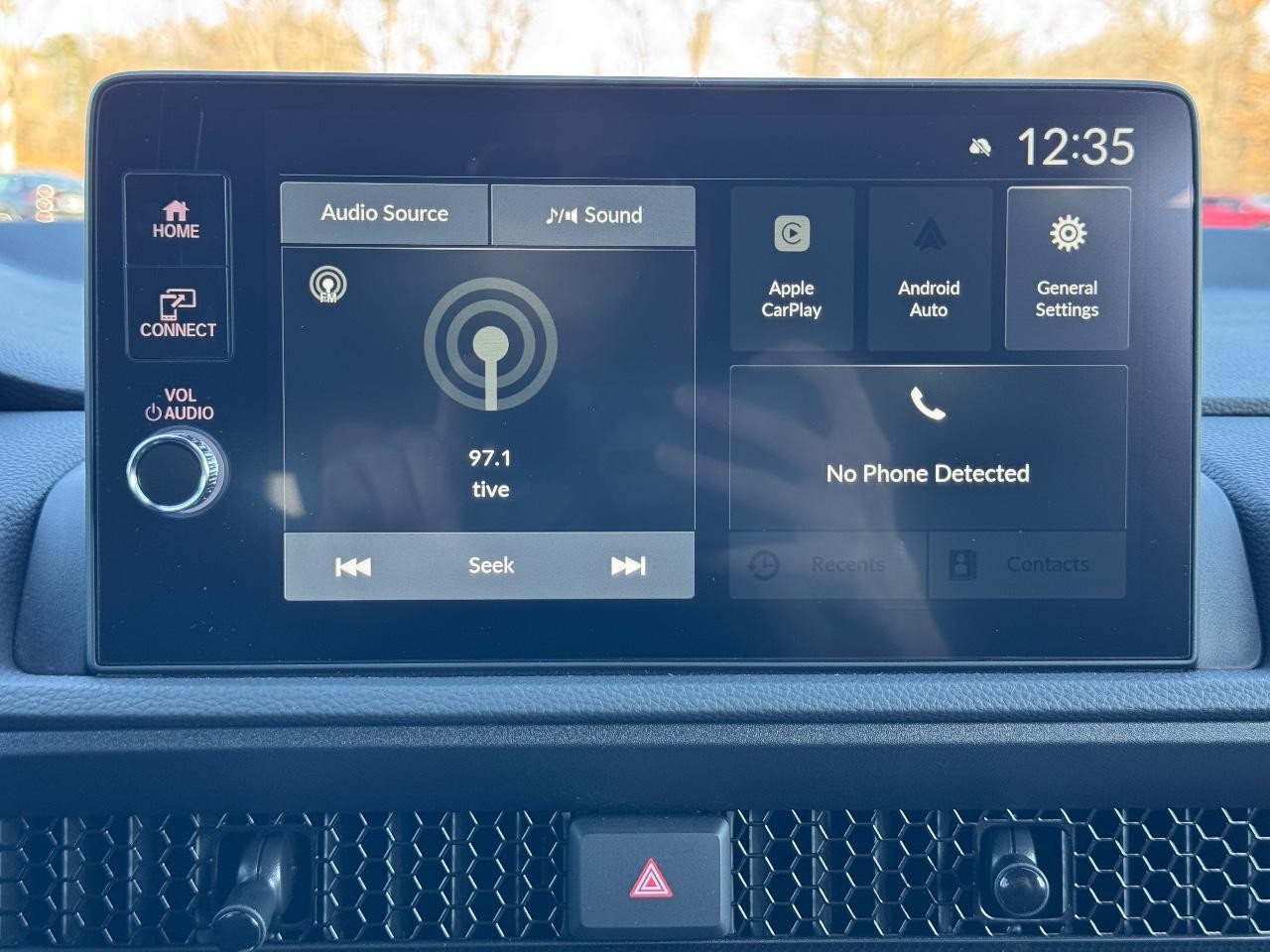 Honda CR-V Hybrid Vehicle Full-screen Gallery Image 13