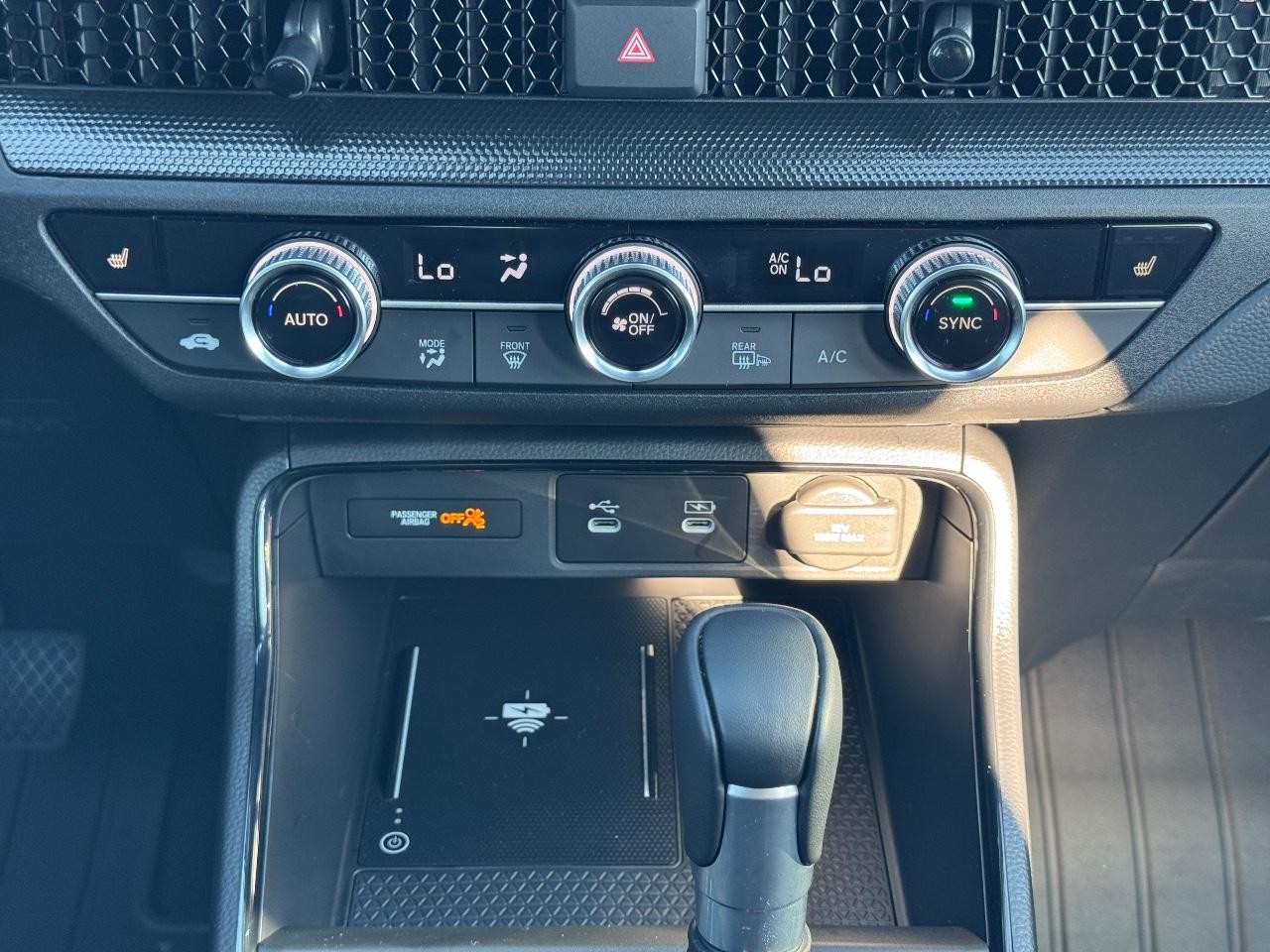 Honda CR-V Hybrid Vehicle Full-screen Gallery Image 14