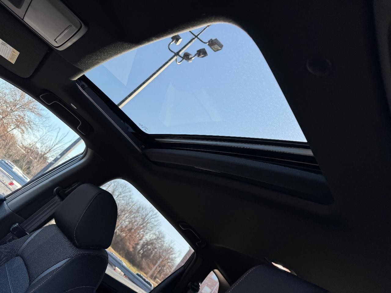 Honda CR-V Hybrid Vehicle Full-screen Gallery Image 19