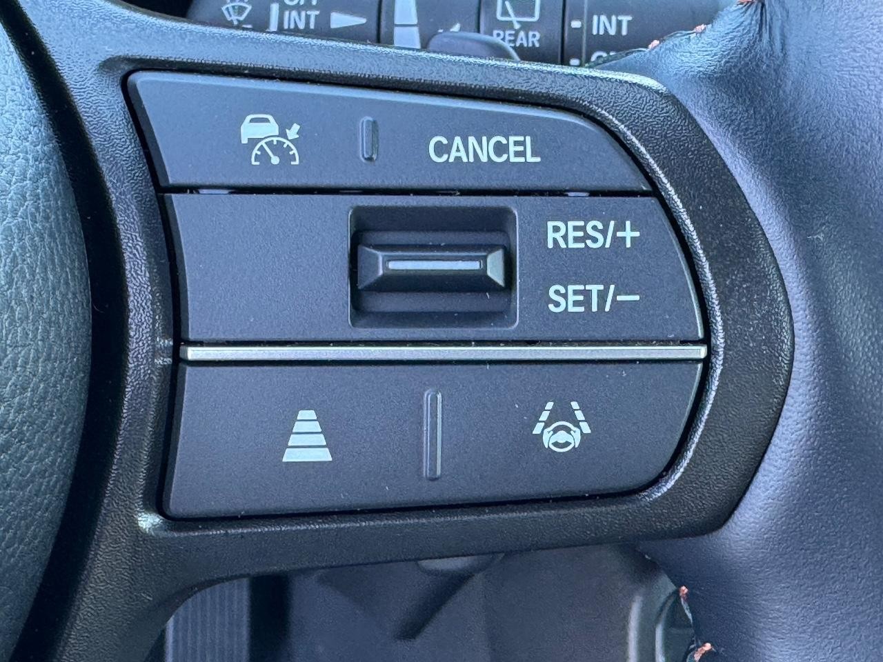 Honda CR-V Hybrid Vehicle Full-screen Gallery Image 22