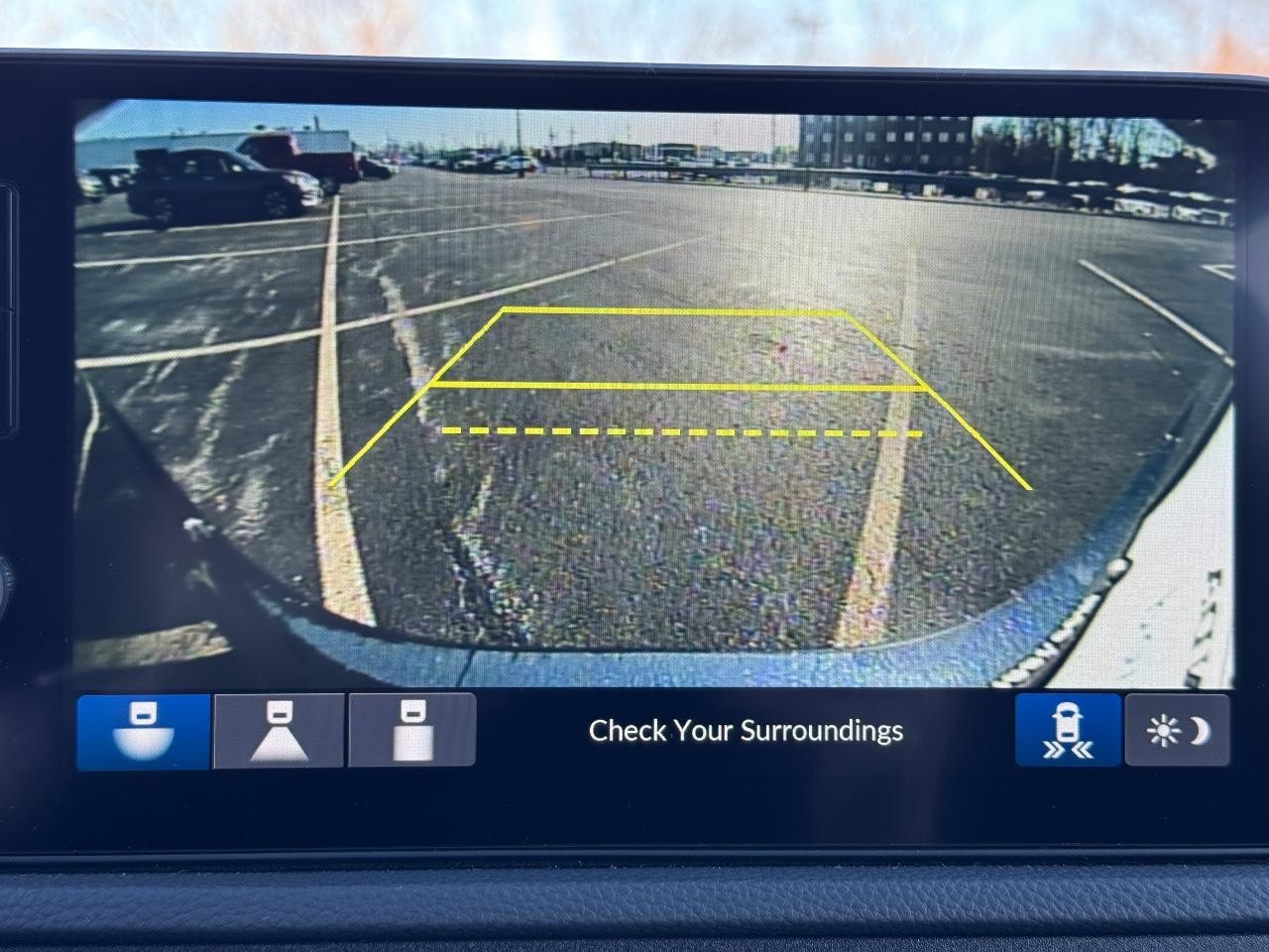 Honda CR-V Hybrid Vehicle Full-screen Gallery Image 23