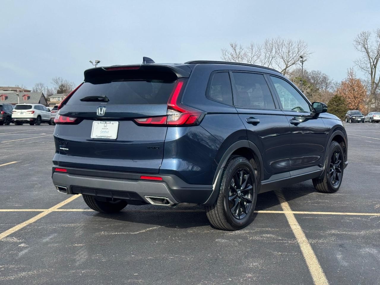 Honda CR-V Hybrid Vehicle Full-screen Gallery Image 03