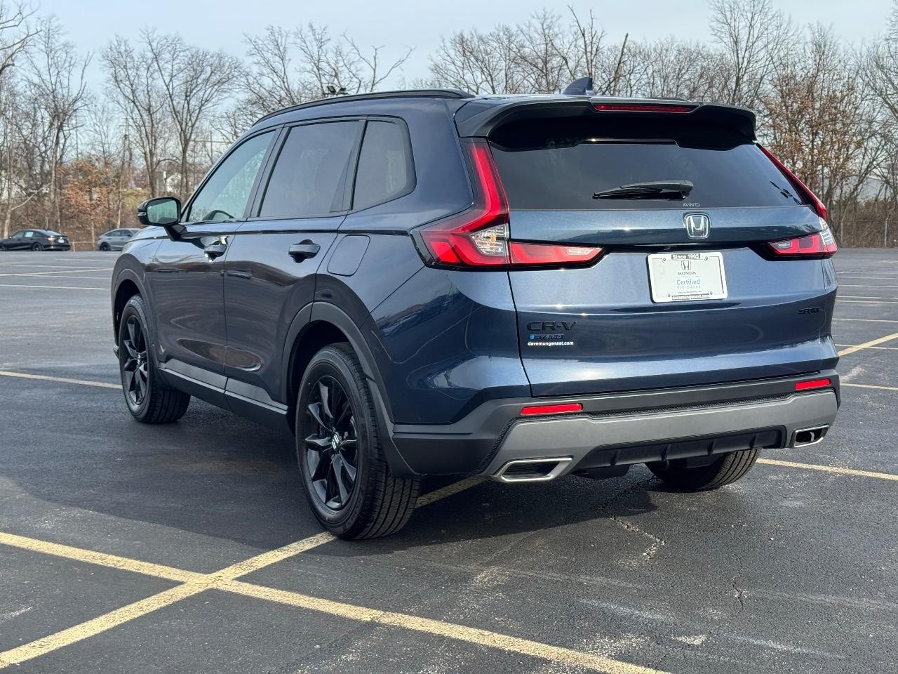 Honda CR-V Hybrid Vehicle Full-screen Gallery Image 06