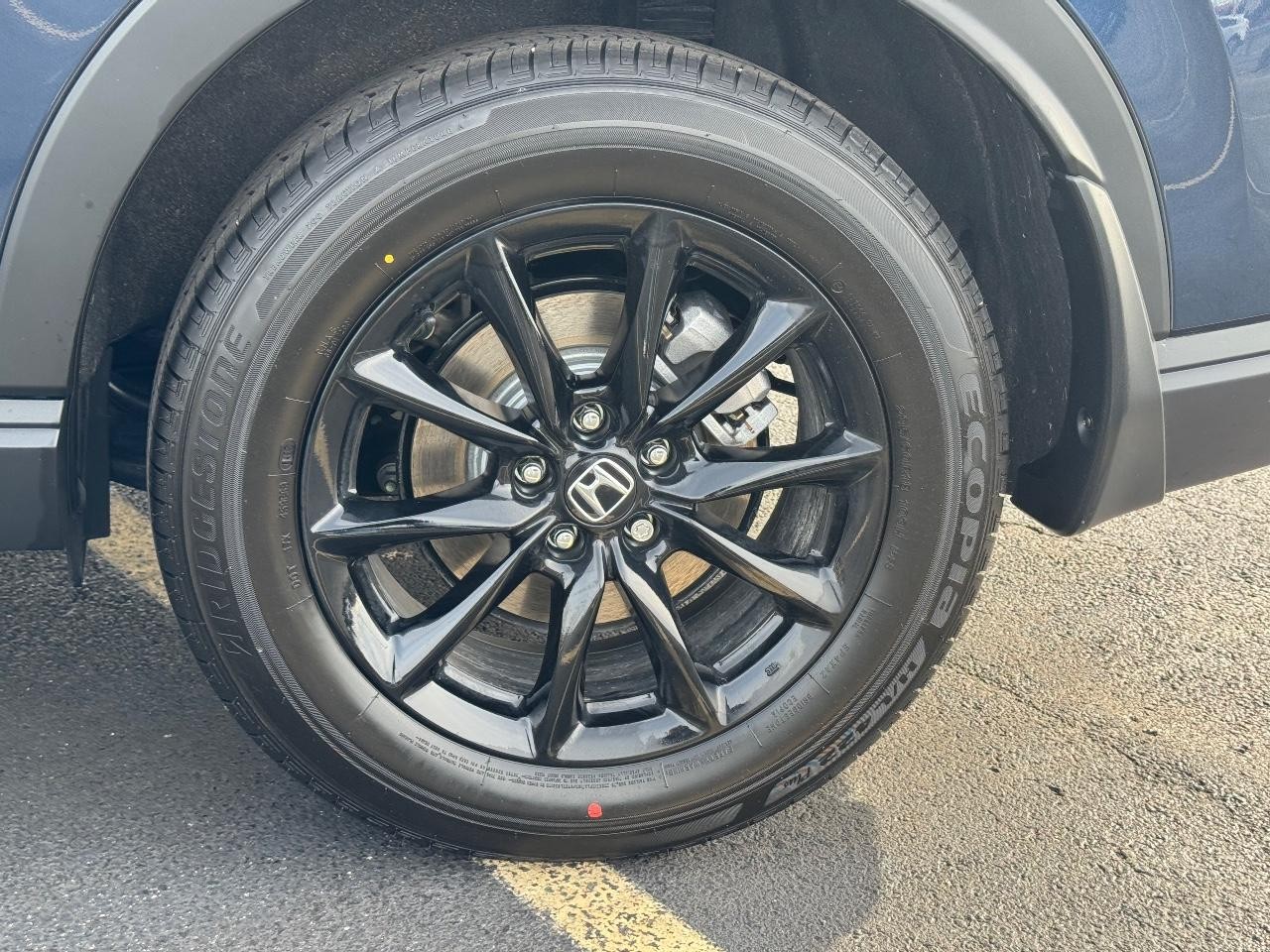 Honda CR-V Hybrid Vehicle Full-screen Gallery Image 07