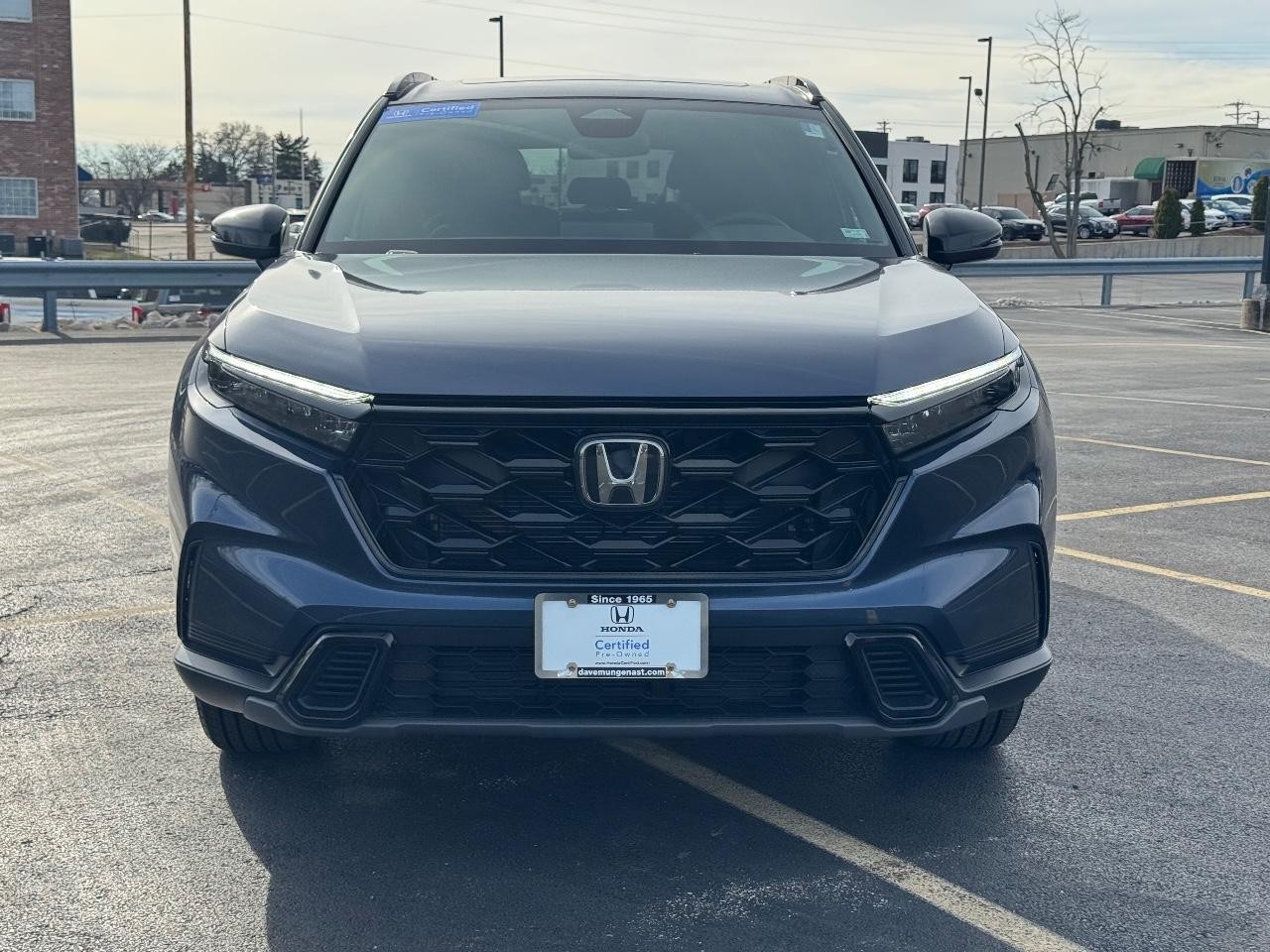 Honda CR-V Hybrid Vehicle Full-screen Gallery Image 09