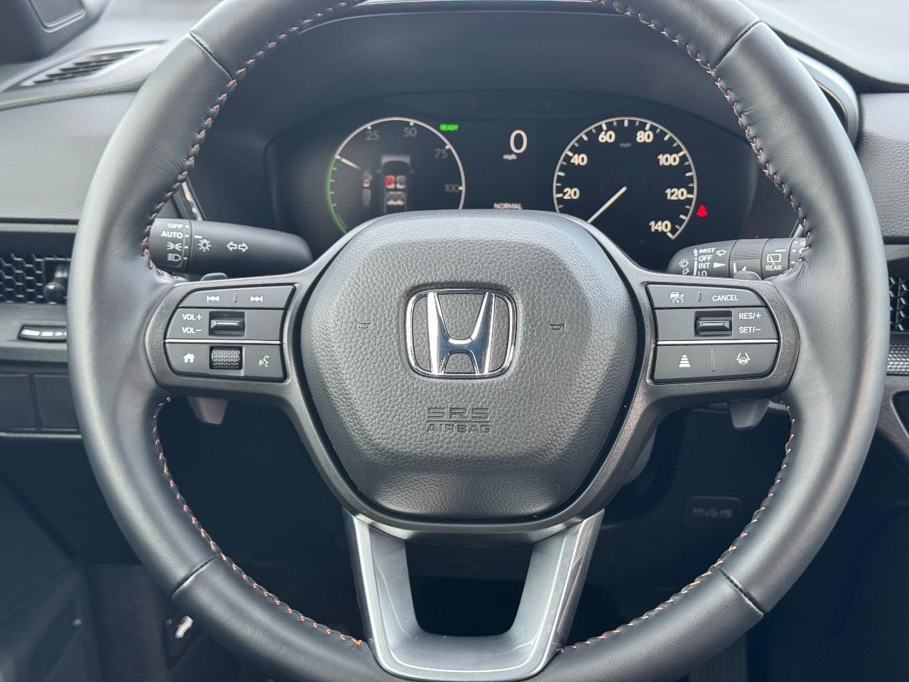 Honda CR-V Hybrid Vehicle Full-screen Gallery Image 12