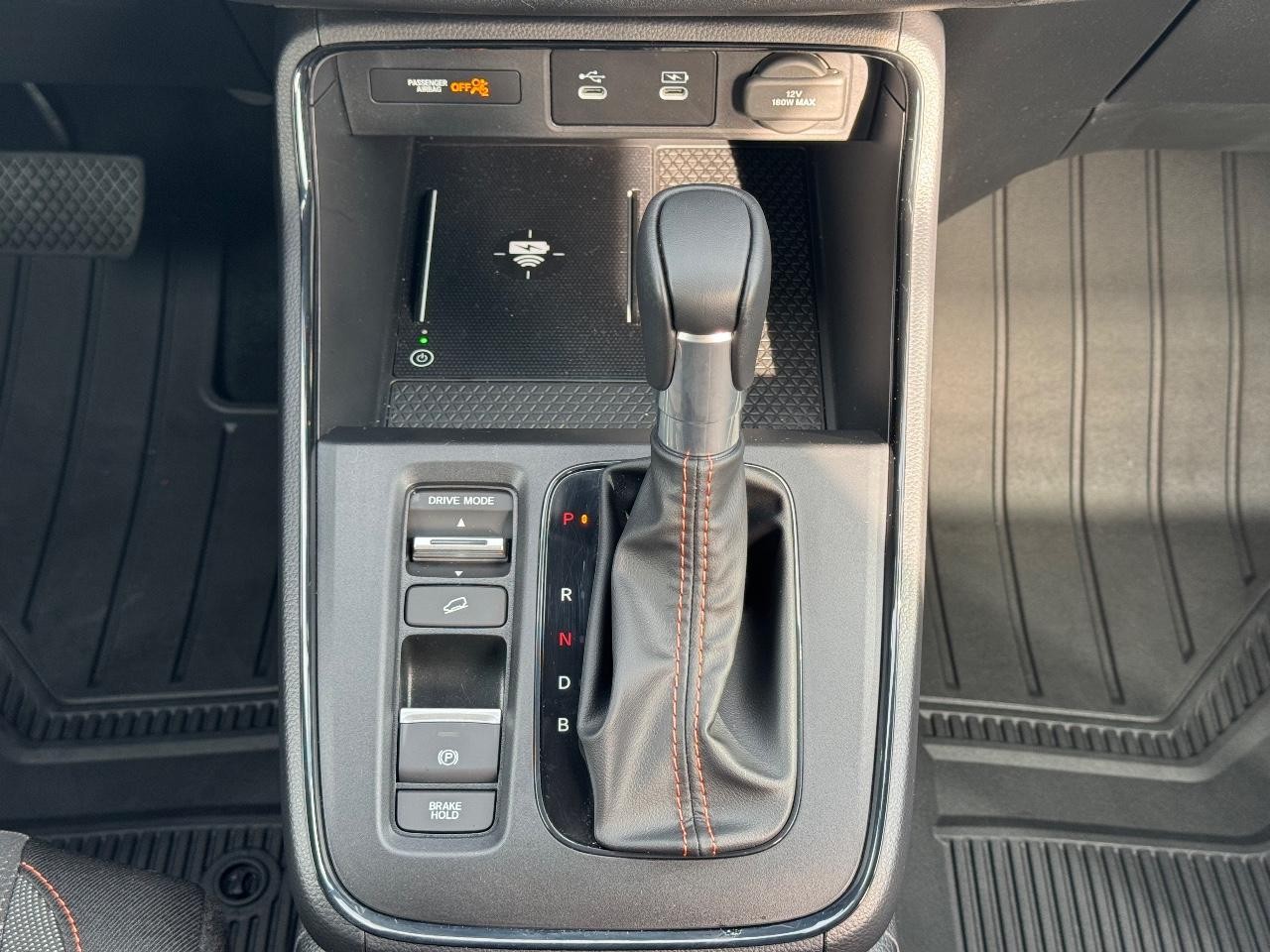 Honda CR-V Hybrid Vehicle Full-screen Gallery Image 15