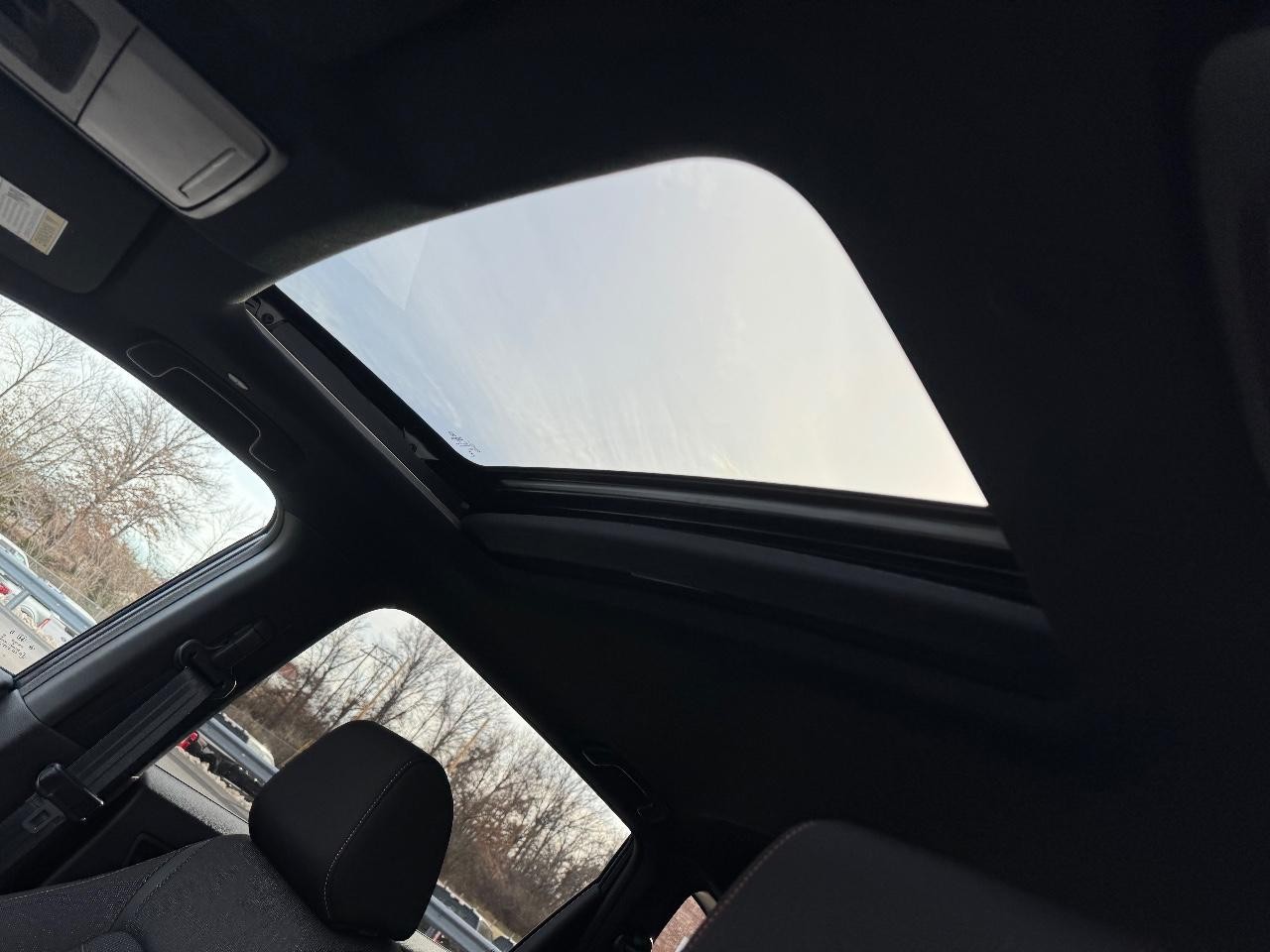 Honda CR-V Hybrid Vehicle Full-screen Gallery Image 19