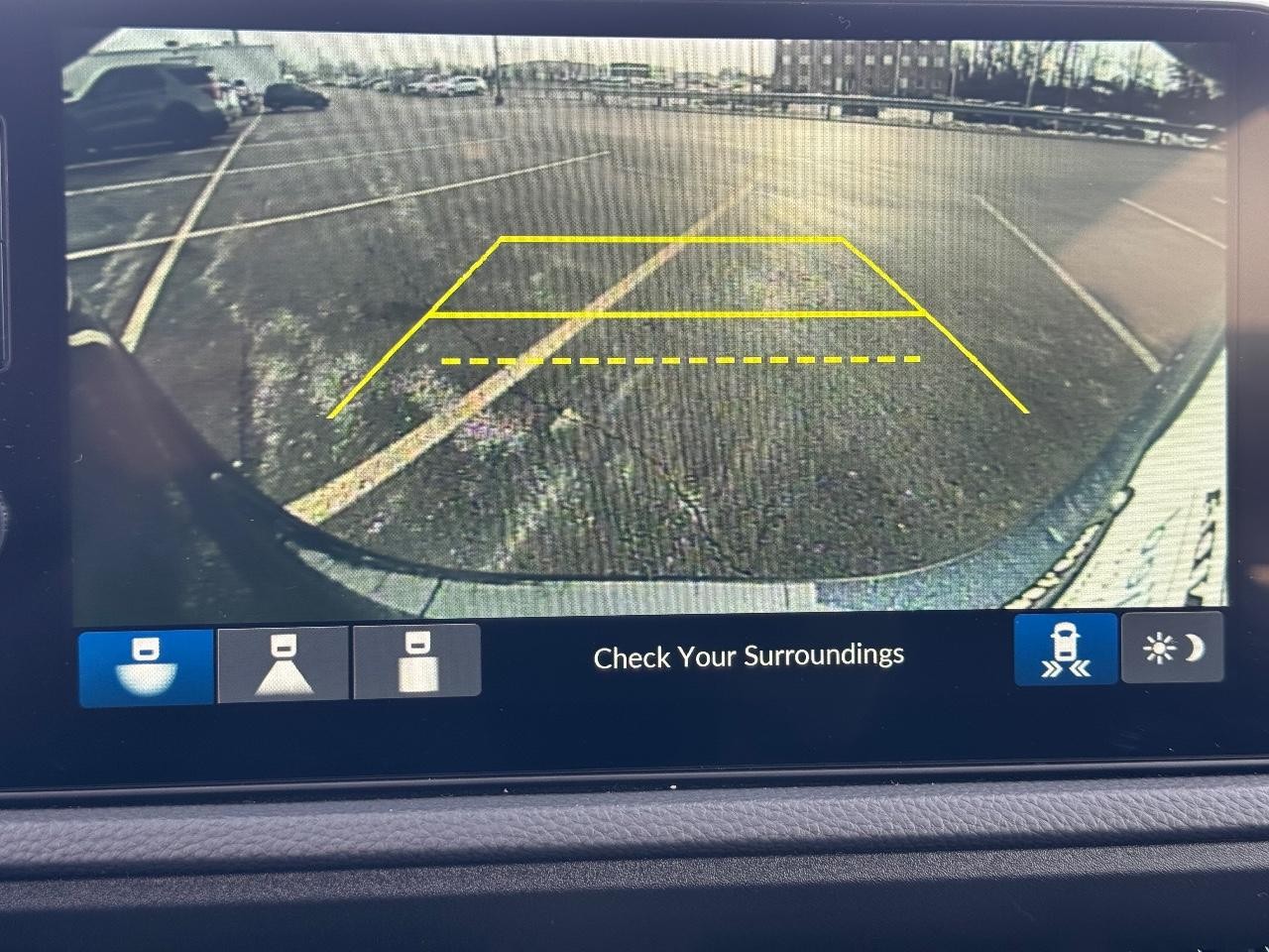 Honda CR-V Hybrid Vehicle Full-screen Gallery Image 23