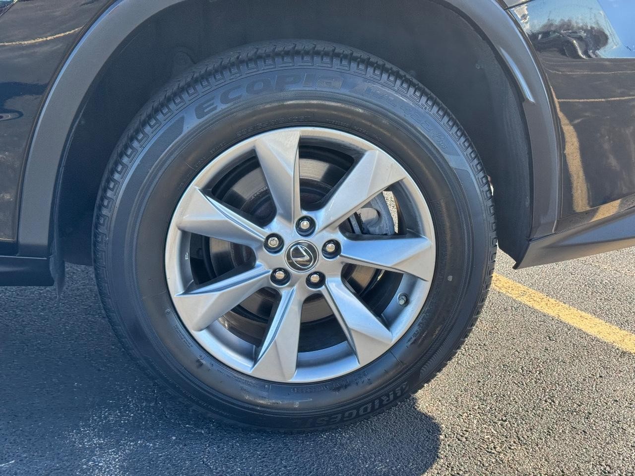 Lexus RX Vehicle Full-screen Gallery Image 07