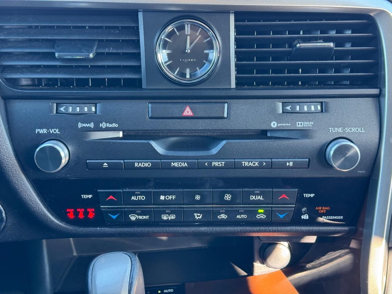 Lexus RX Vehicle Full-screen Gallery Image 14