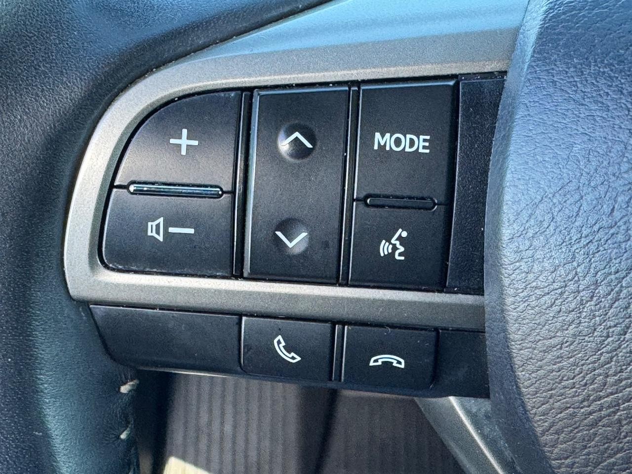 Lexus RX Vehicle Full-screen Gallery Image 21