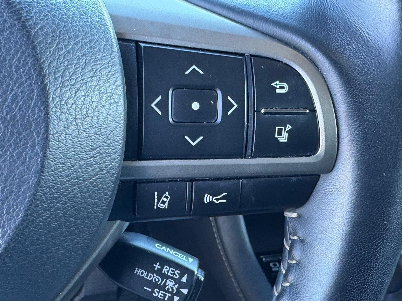 Lexus RX Vehicle Full-screen Gallery Image 22