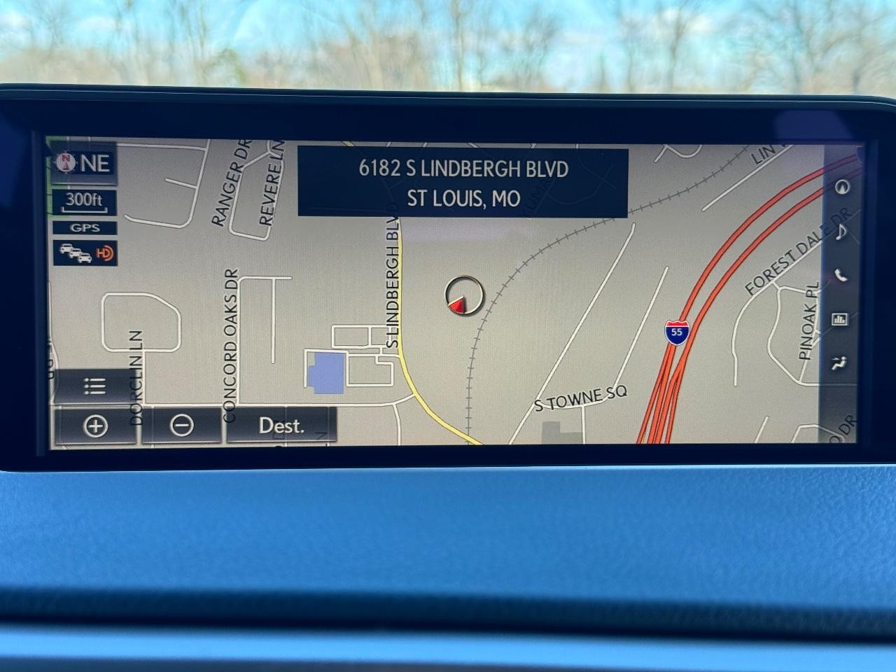 Lexus RX Vehicle Full-screen Gallery Image 25